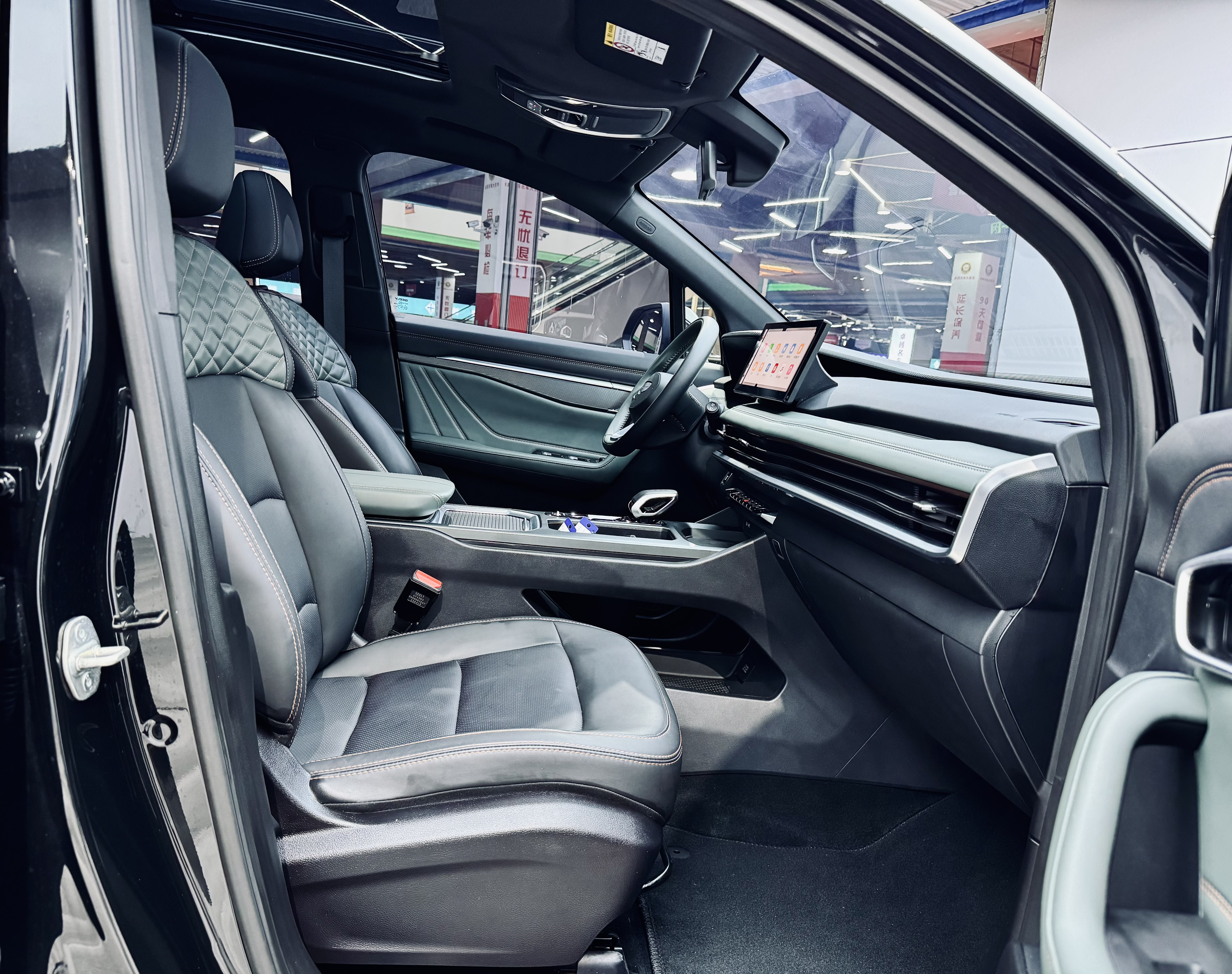 GEELY Okavango L 2023 car image #18