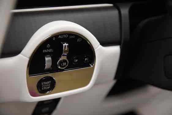 Rolls-Royce Spectre 2025 immagine di auto #18