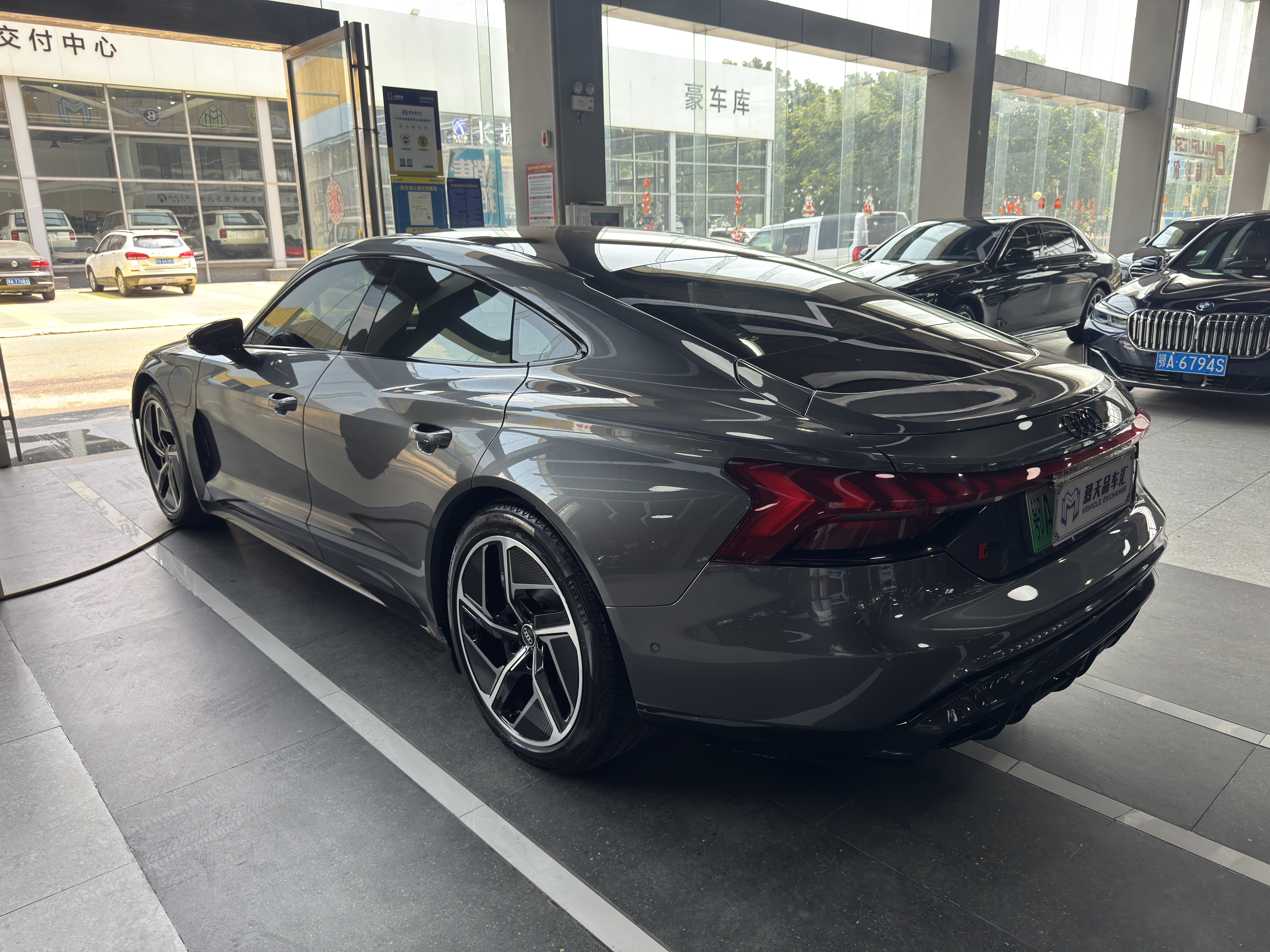 Audi RS e-tron GT 2022 car image #18