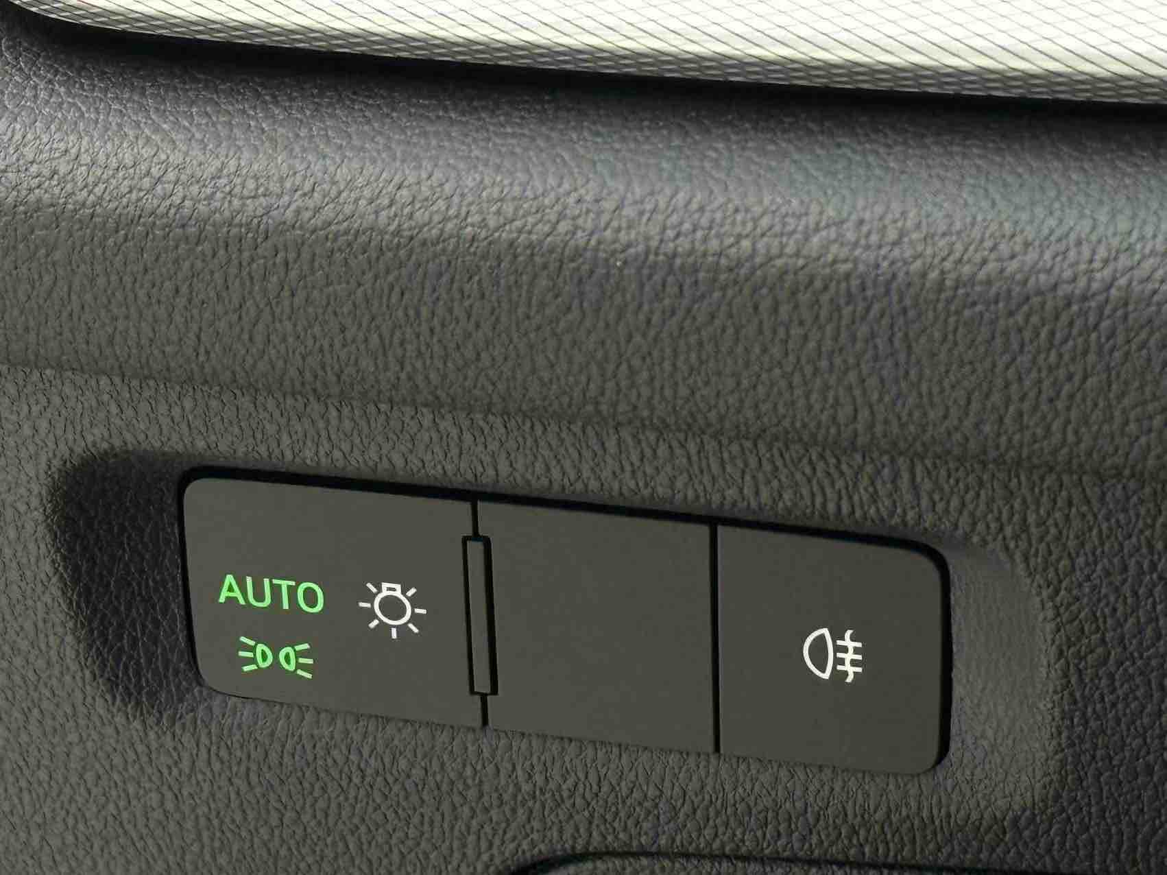 Skoda Octavia 2023 car image #18