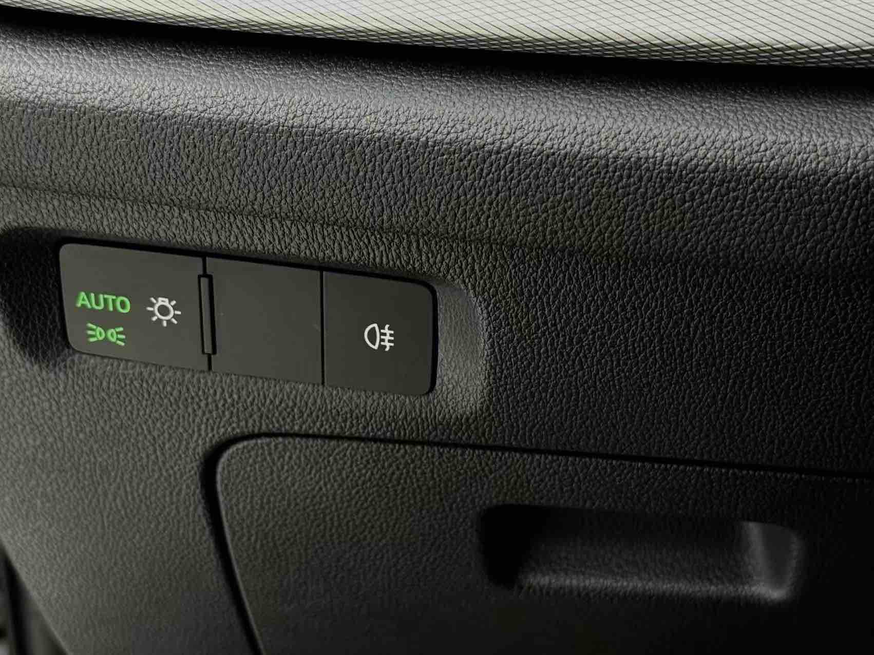 Skoda Octavia 2023 car image #18