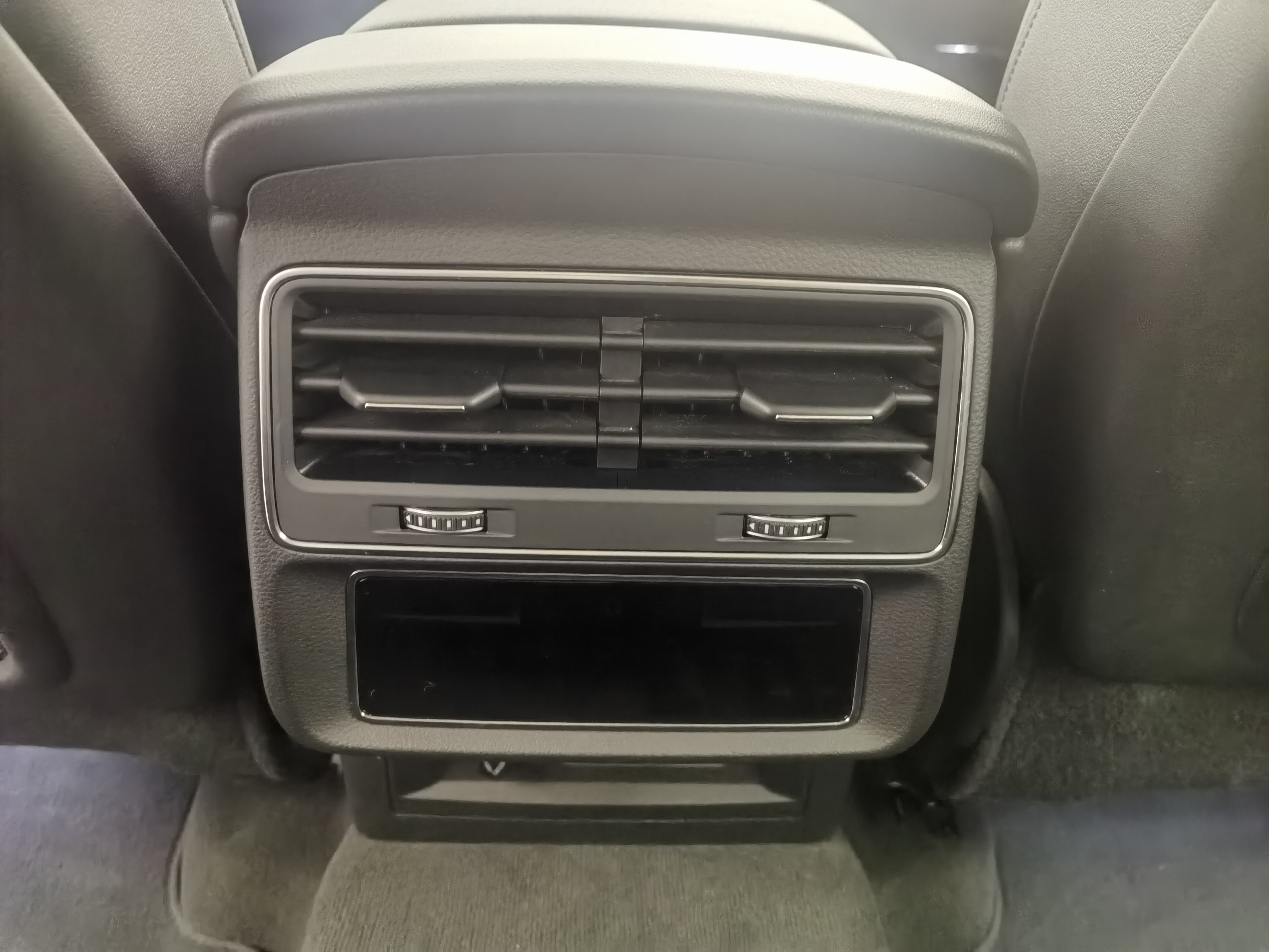 Audi Q8 2023 car image #18