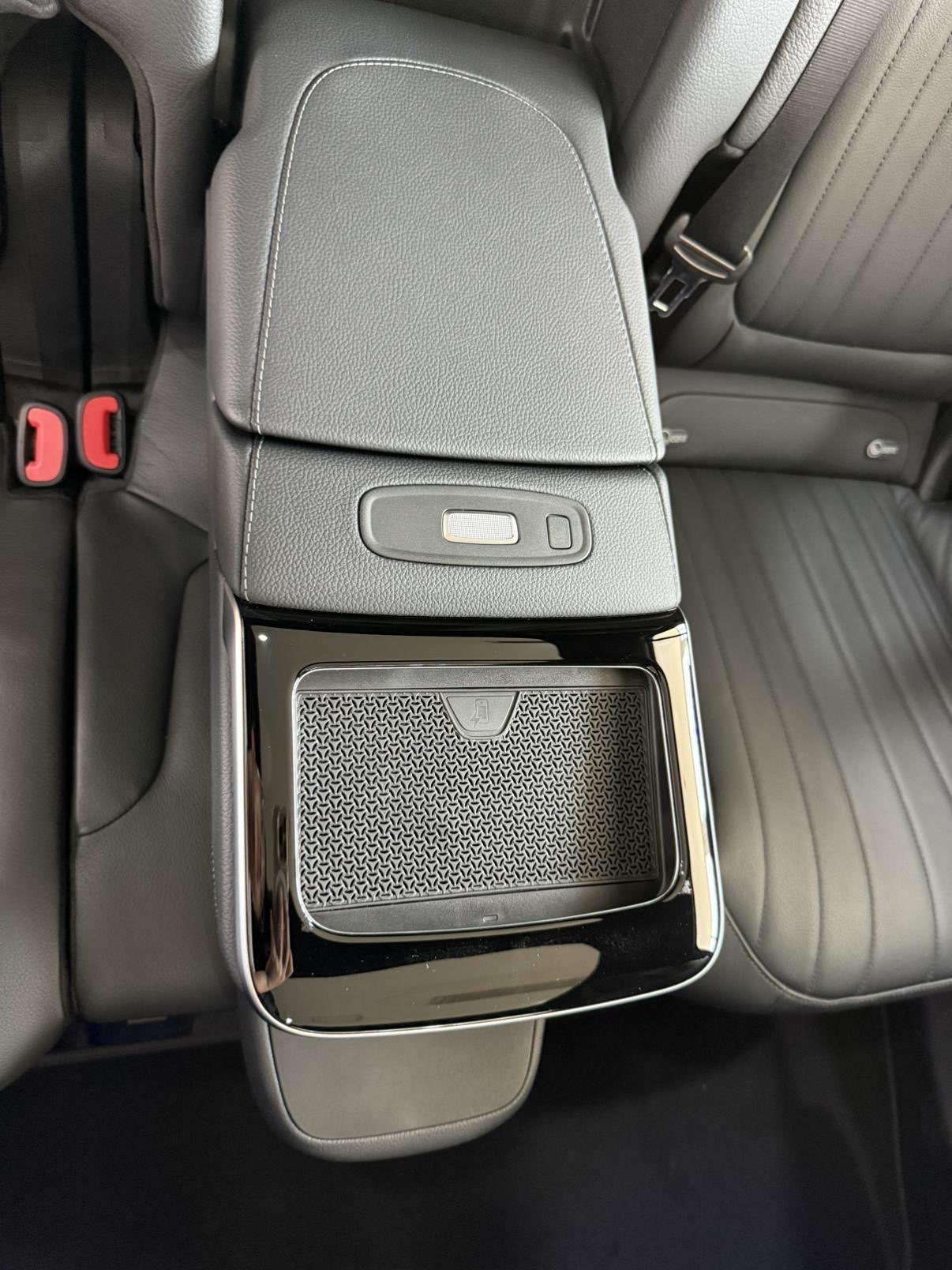 Mercedes-Benz EQS SUV 2023 car image #18