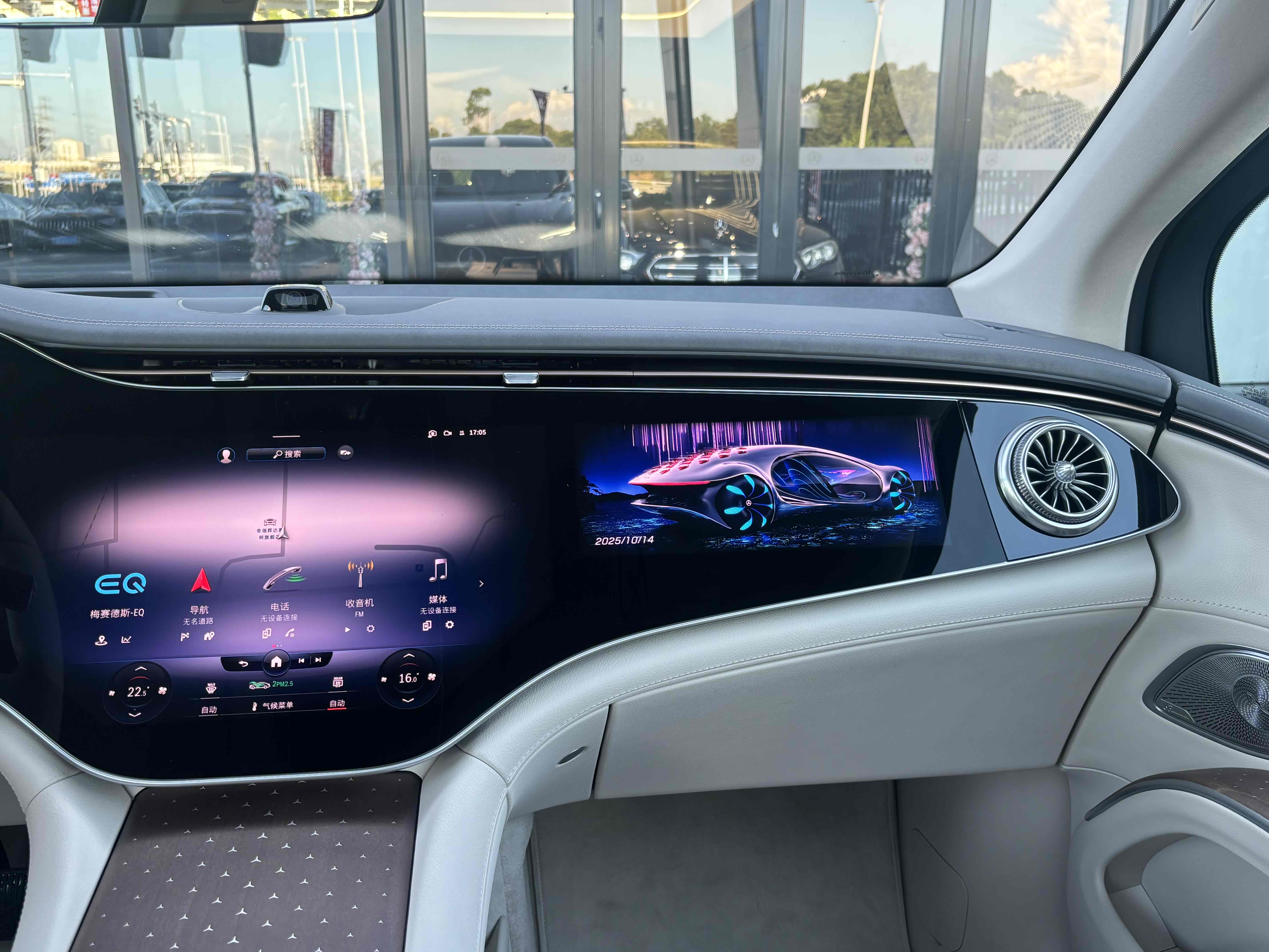 Mercedes-Benz EQS SUV 2025 car image #18