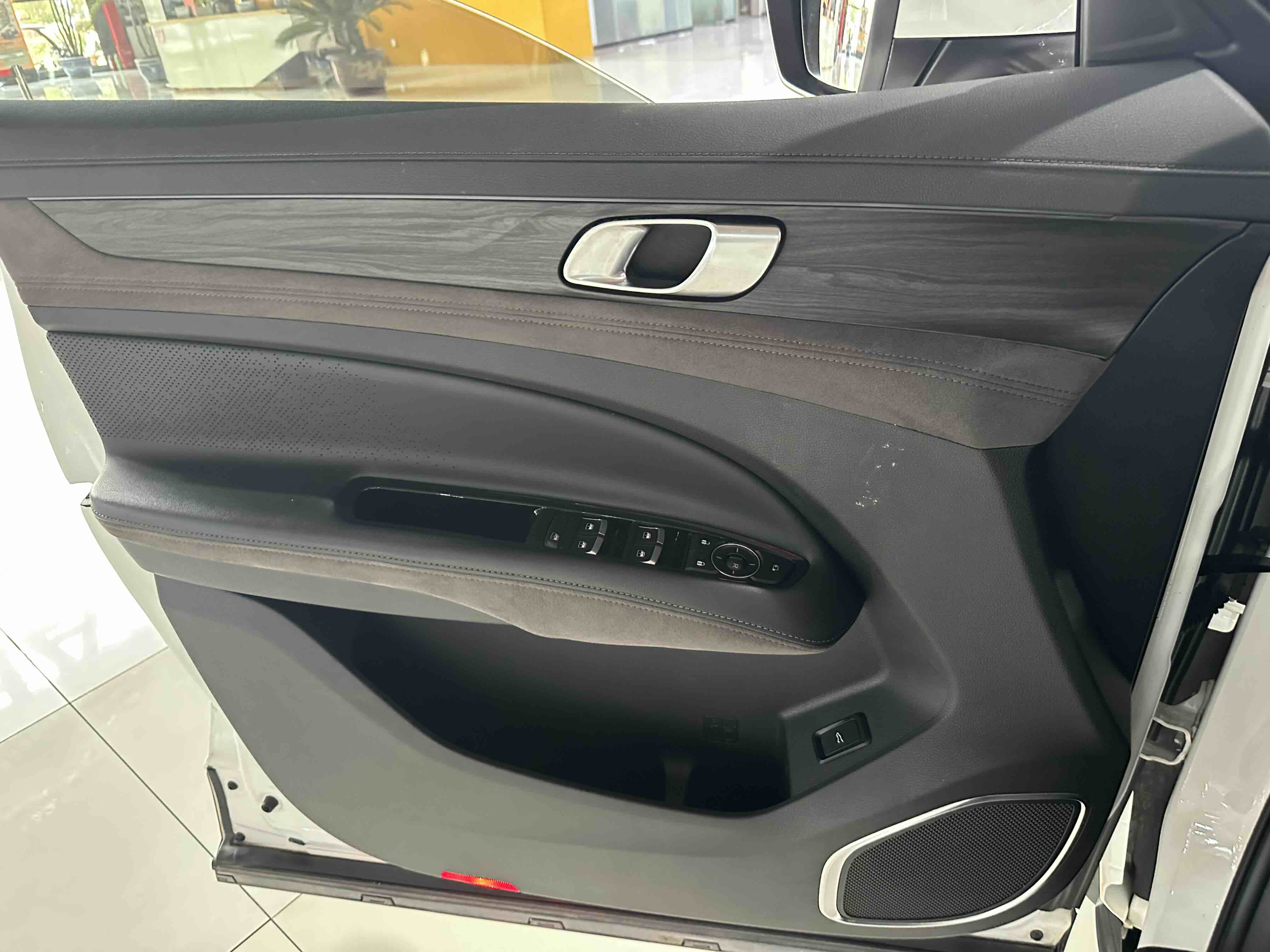 Ford Equator 2023 car image #18