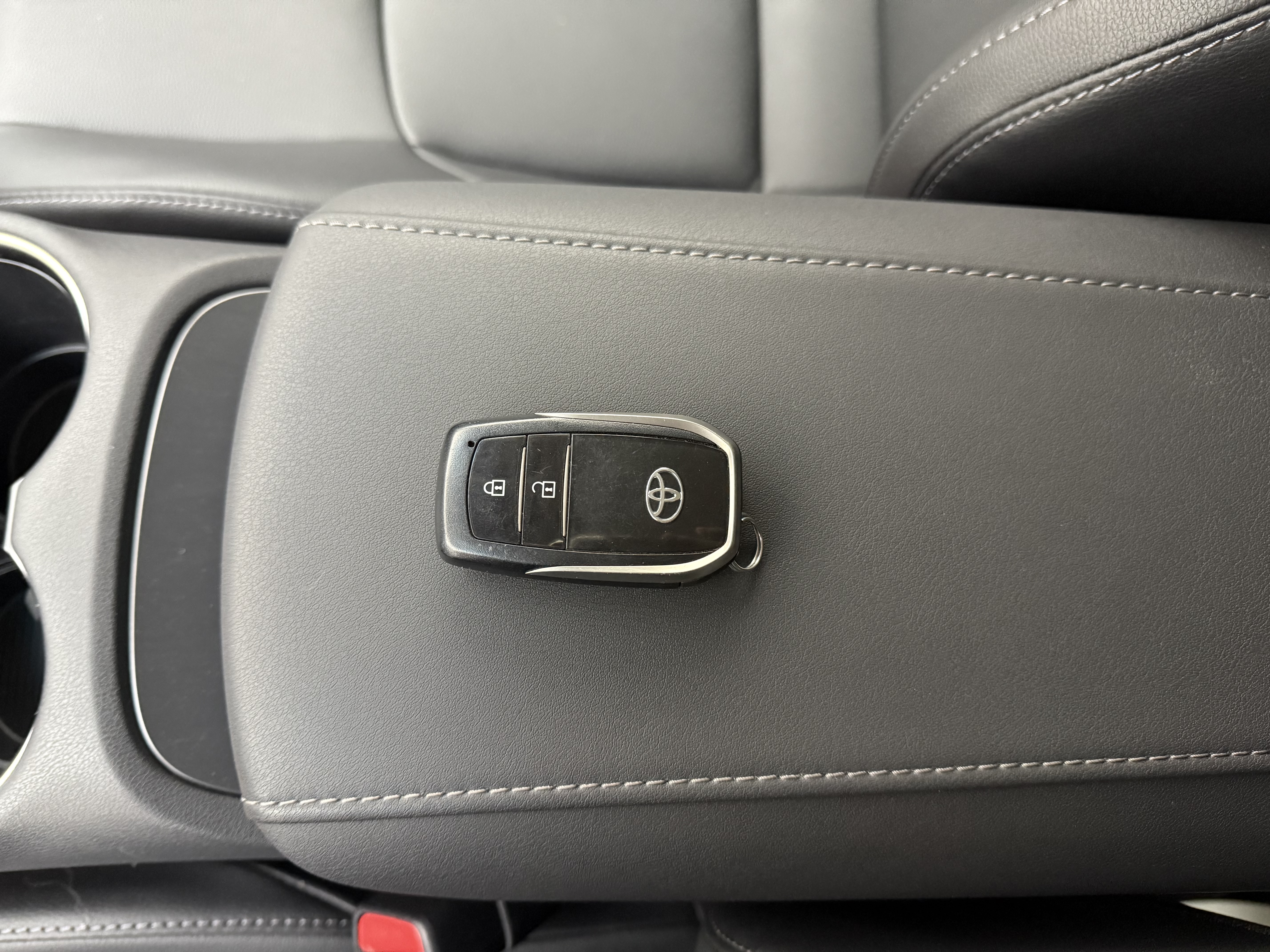 Toyota Venza 2024 صورة سيارة #18