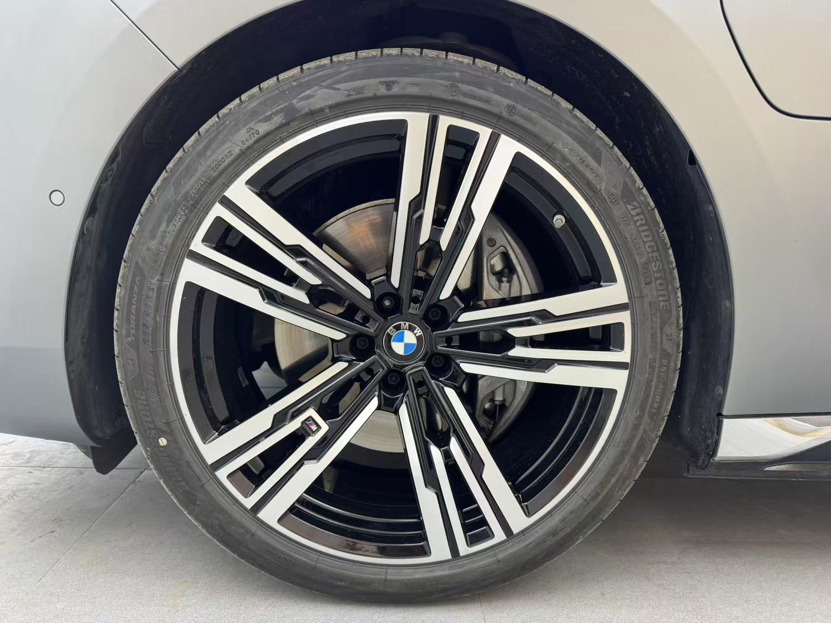 BMW i7 2025 immagine di auto #18