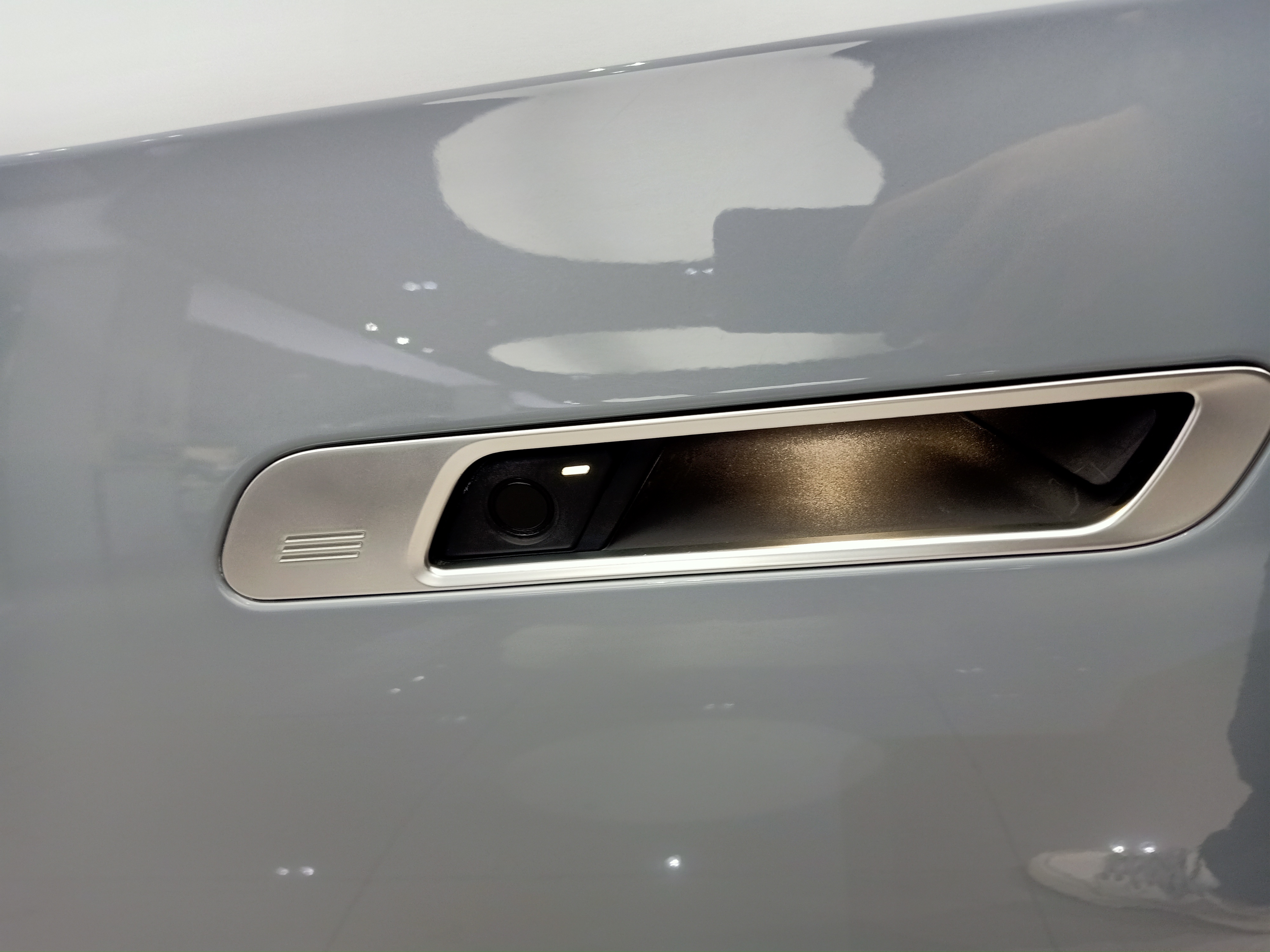 BMW i7 2023 car image #18