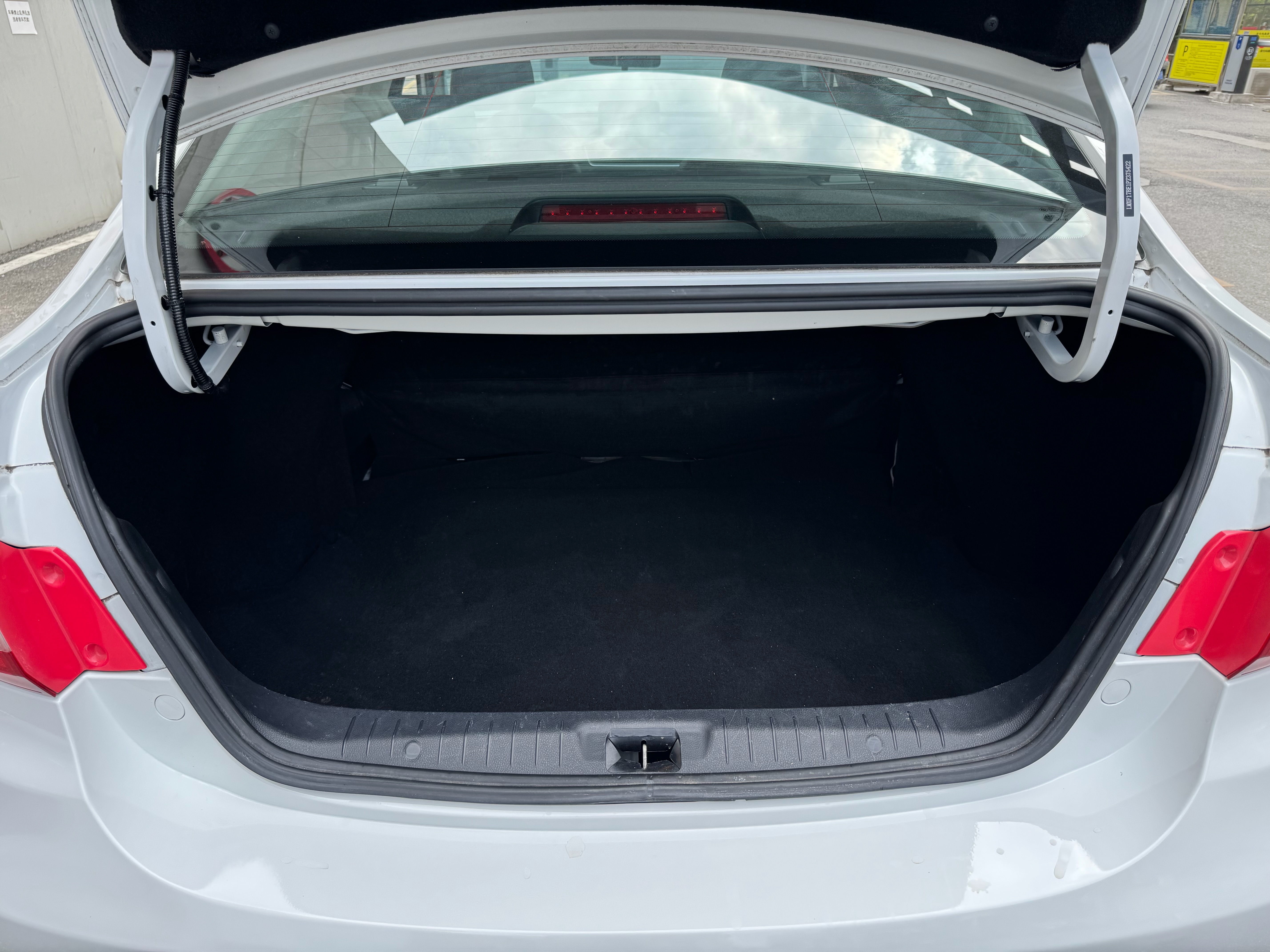 Forthing S60 EV 2023 car image #18