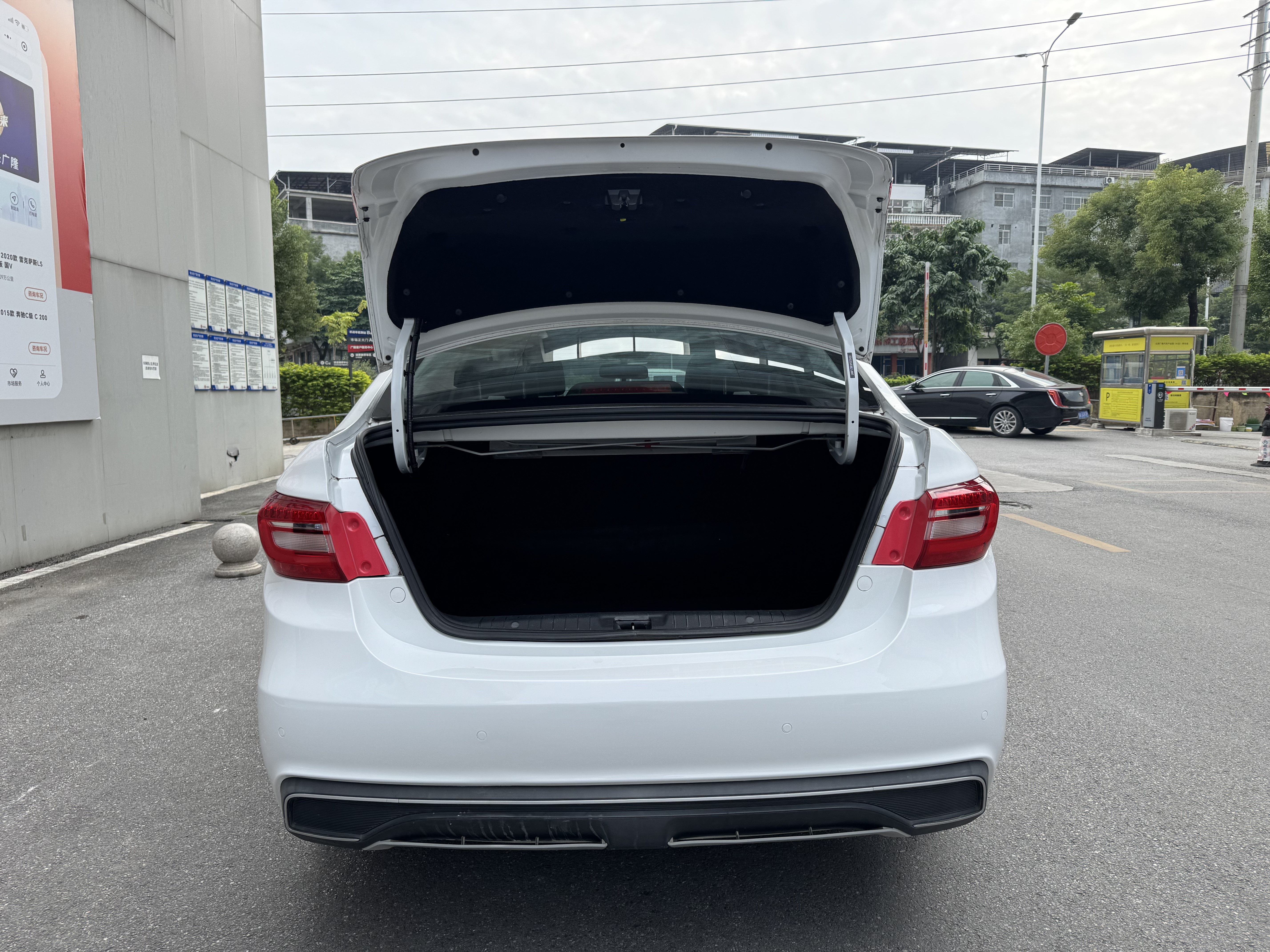 Forthing Yacht EV 2023 immagine di auto #18