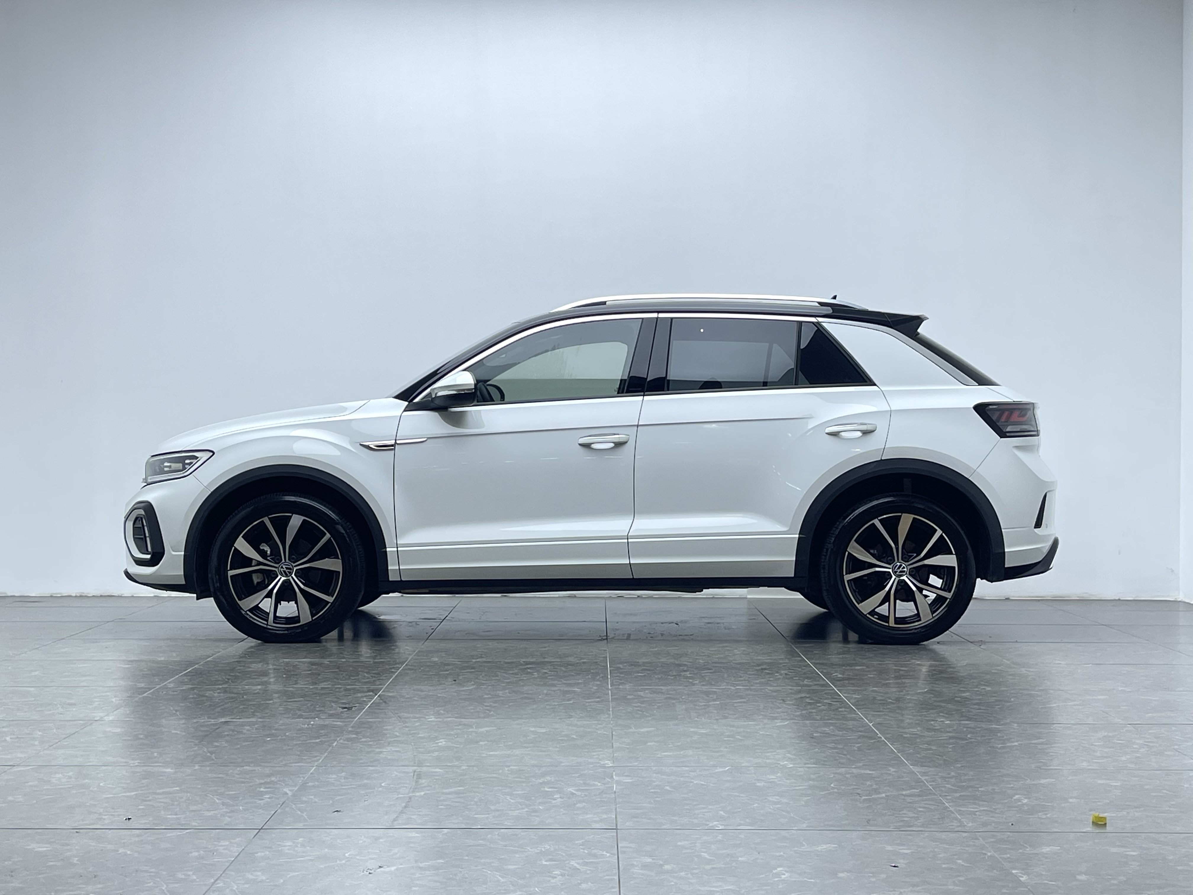 Volkswagen T-Roc 2023 #18 Volkswagen T-Roc 2023 car image #18