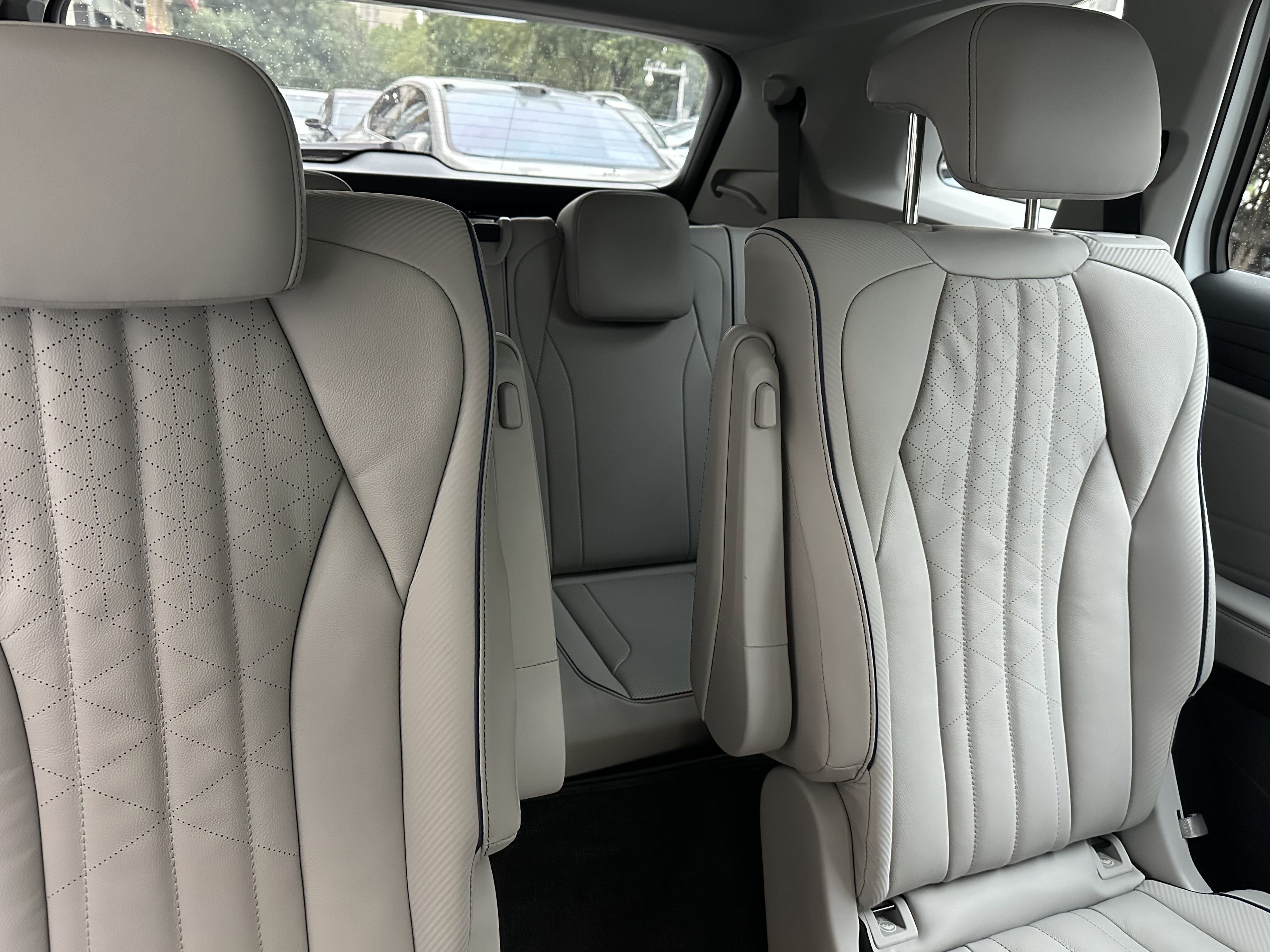 Volkswagen ID.6 X 2024 immagine di auto #18