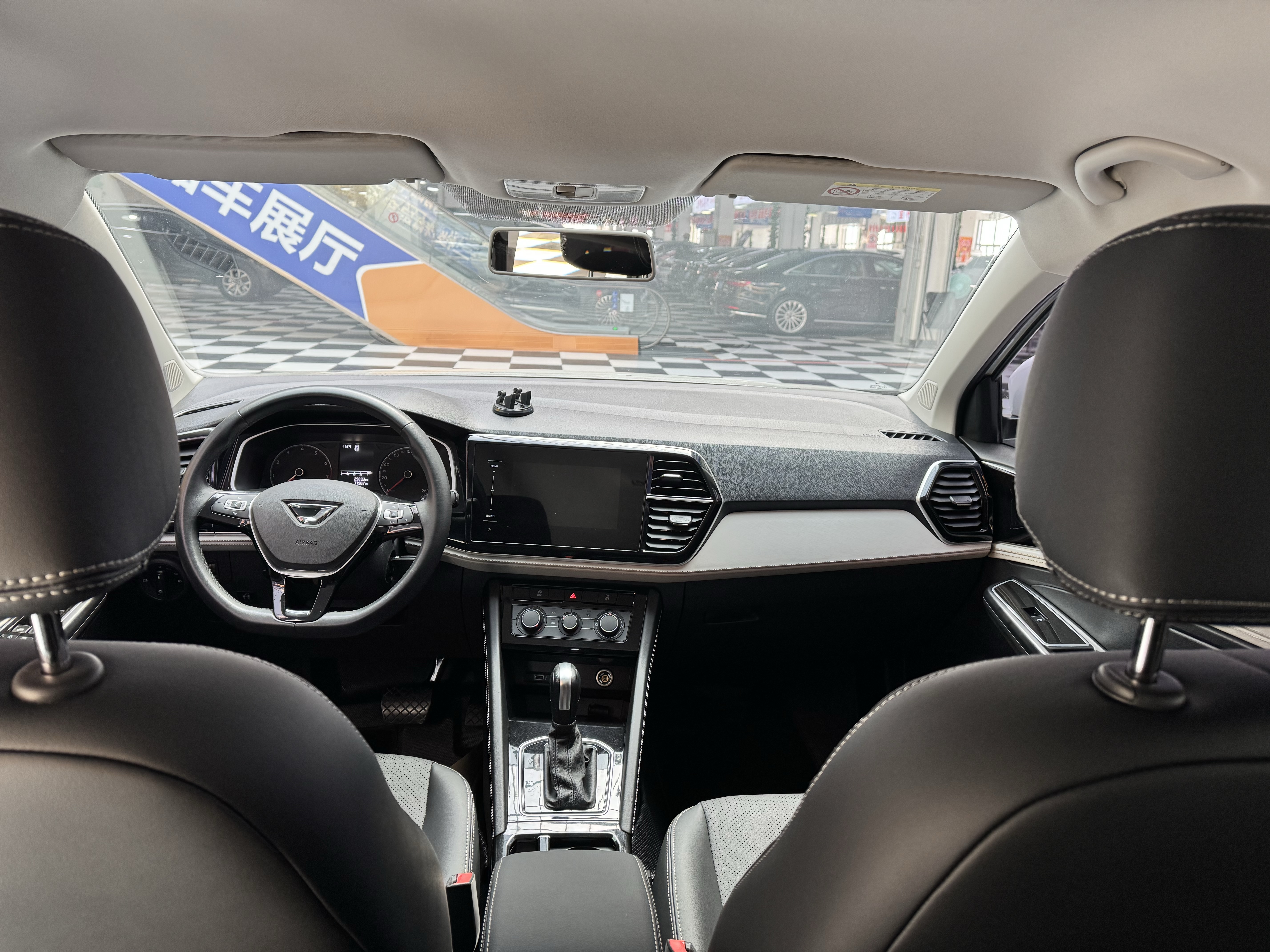 VS5 2023 car image #18