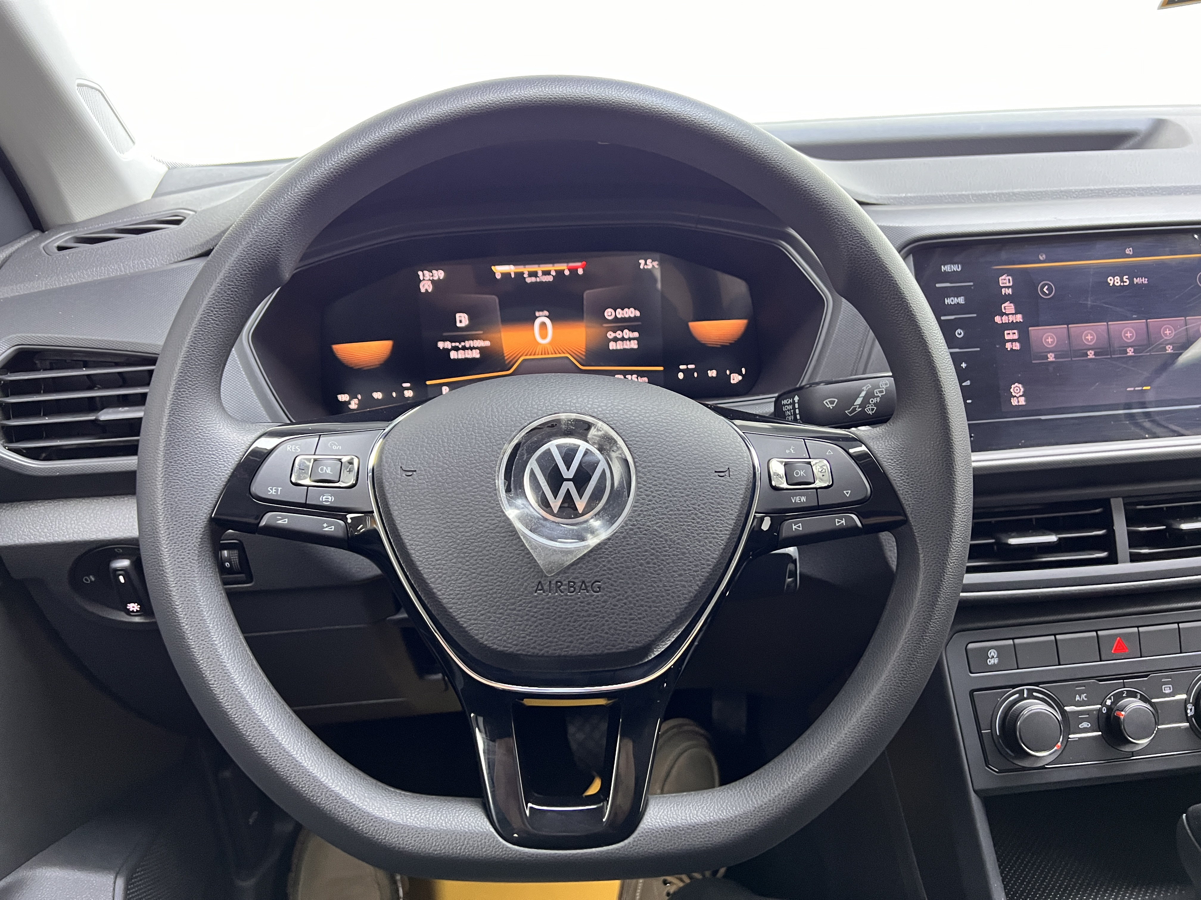 Volkswagen T-Cross 2025 car image #18