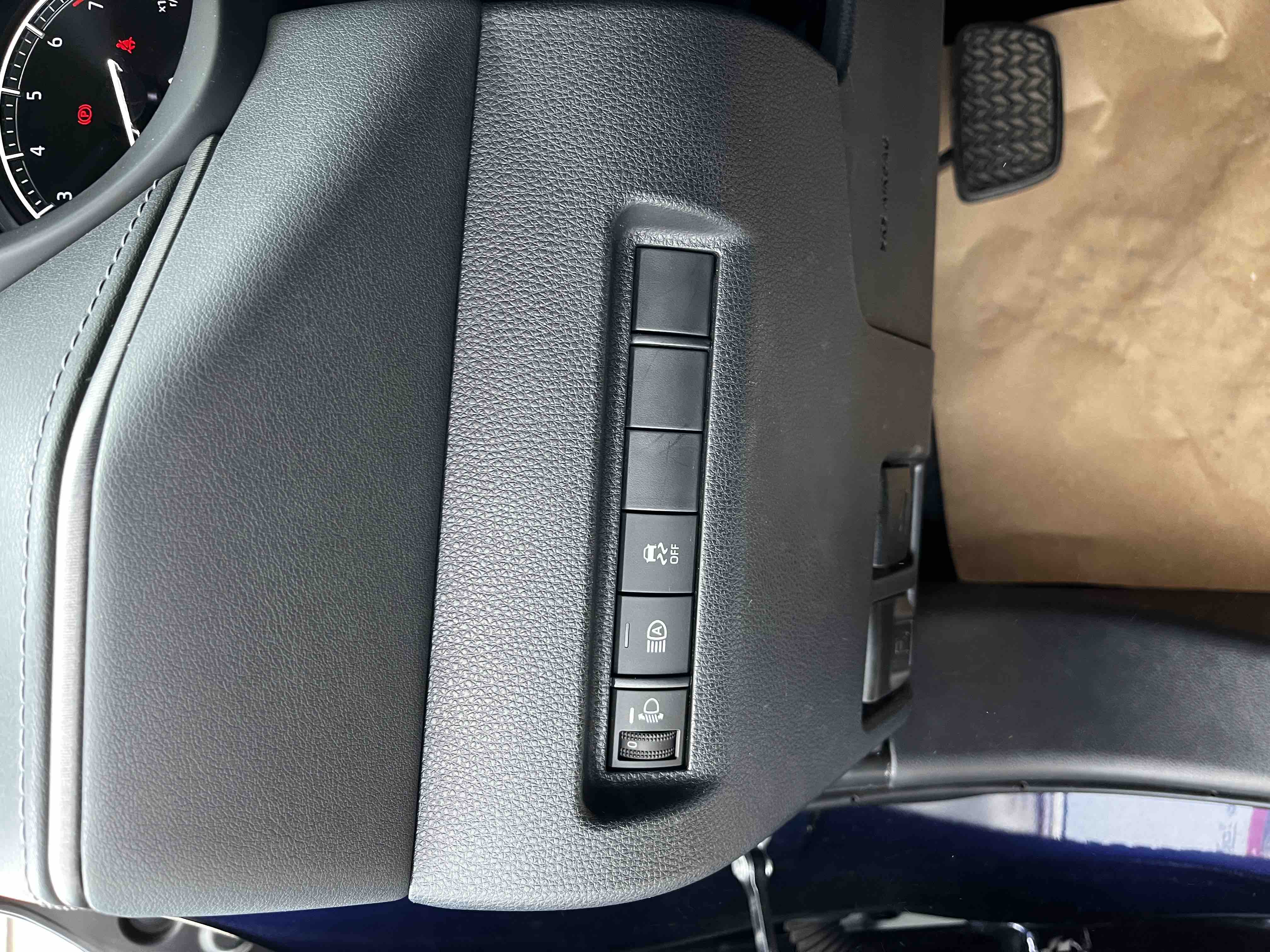 Toyota Harrier 2023 car image #18