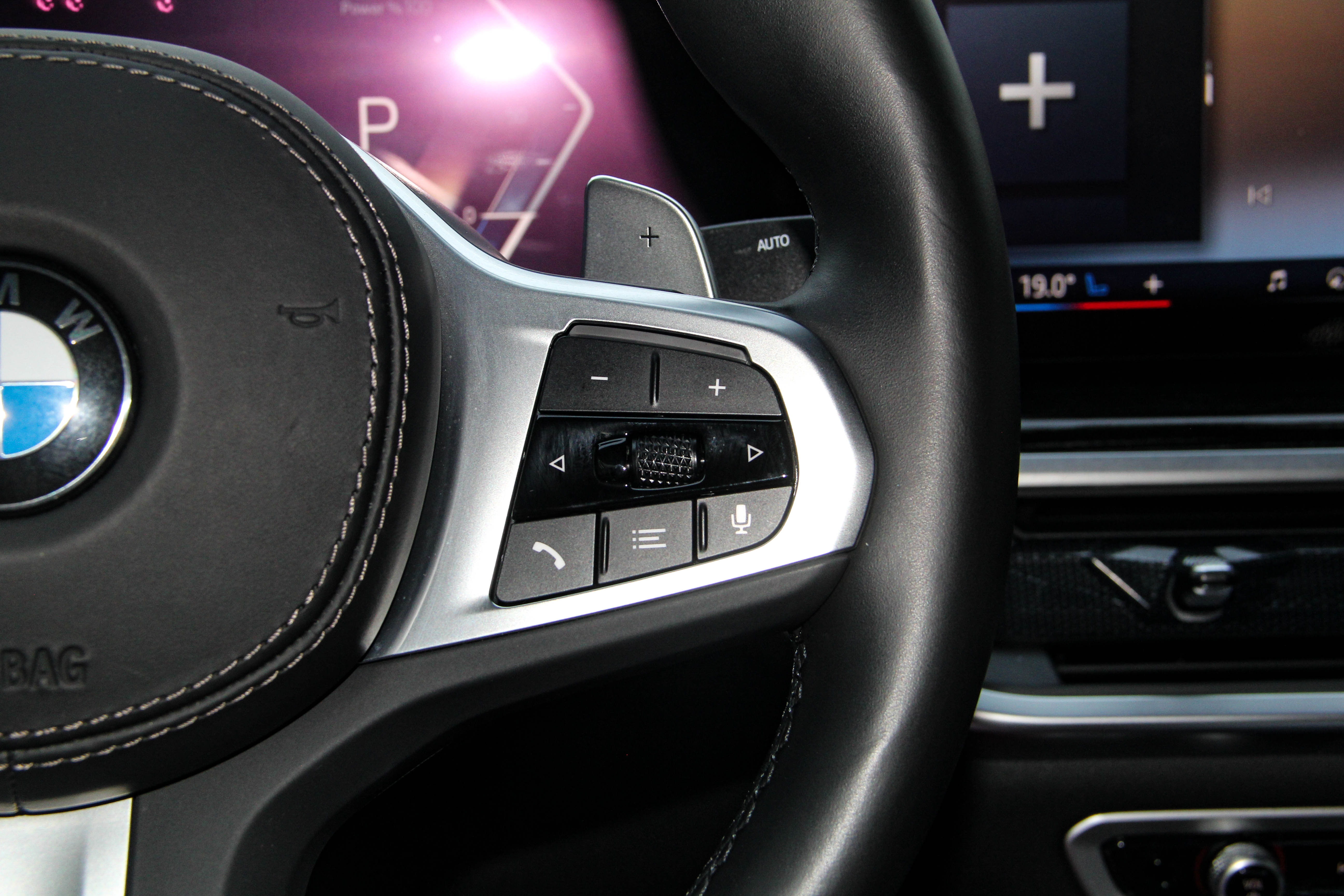 BMW X6 2025 car image #18