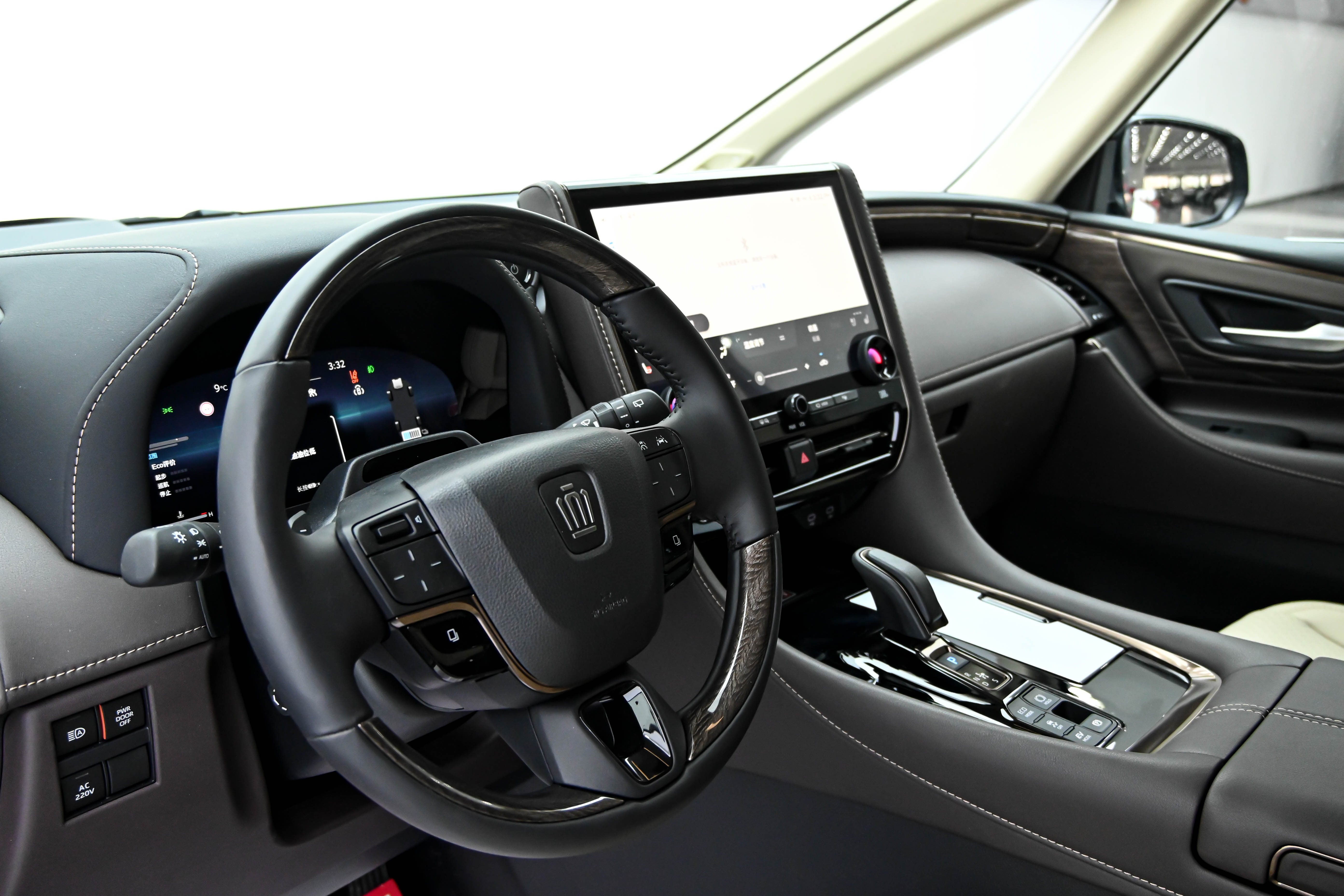 Toyota Vellfire 2026 صورة سيارة #18