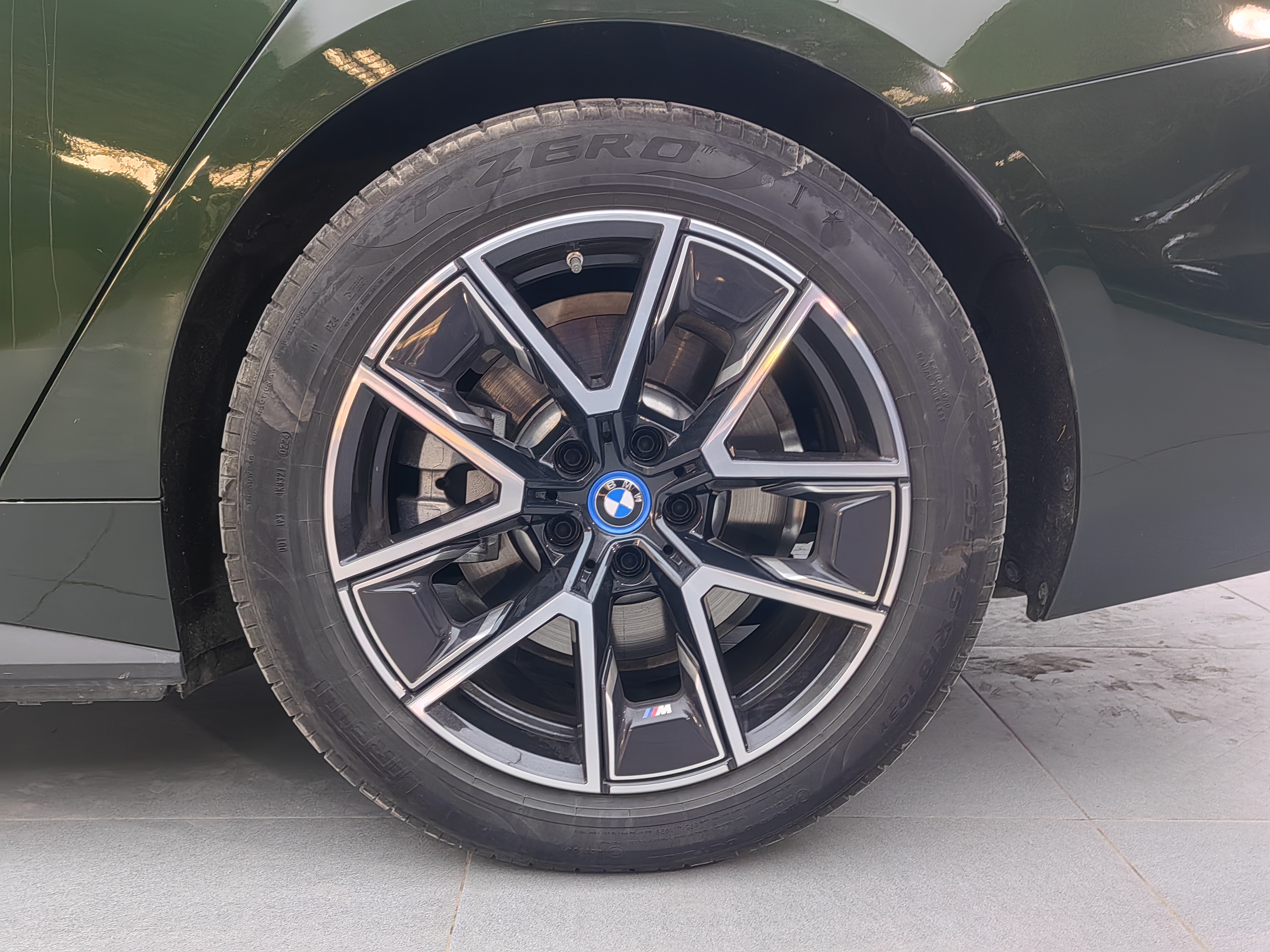 BMW i4 2025 car image #18