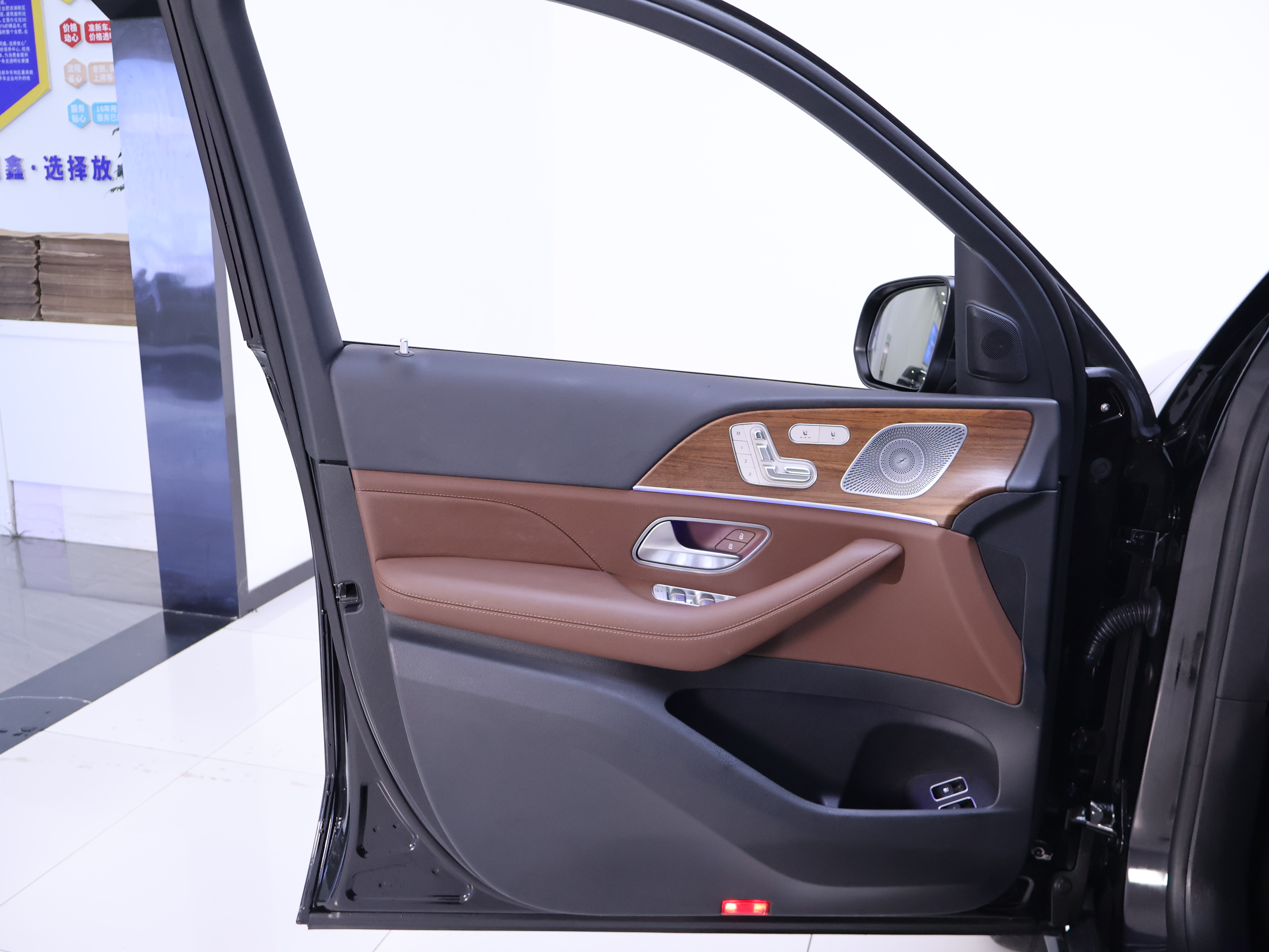 Mercedes-Benz GLE Class New Energy 2023 car image #18