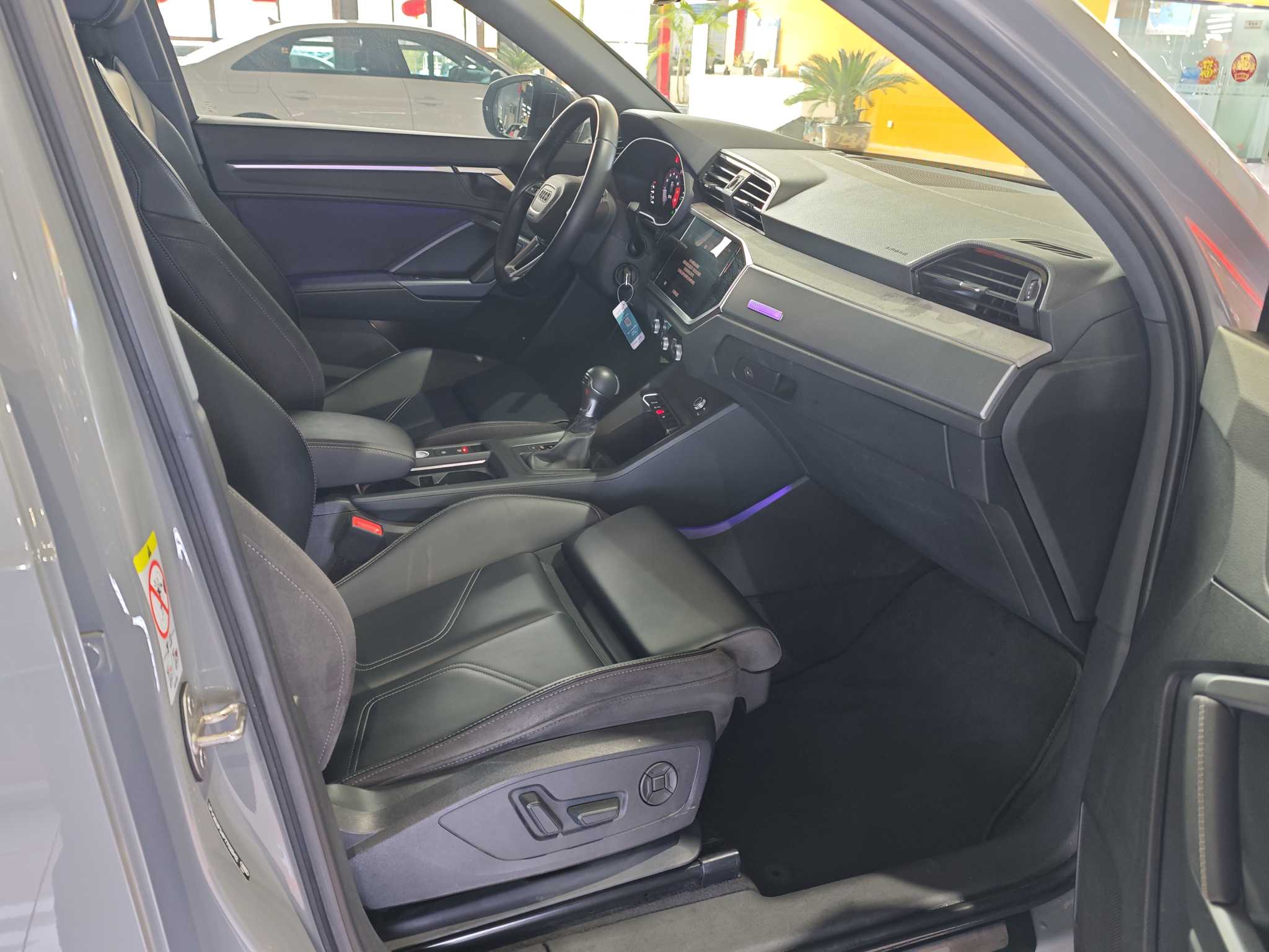 Audi Q3 2024 car image #18