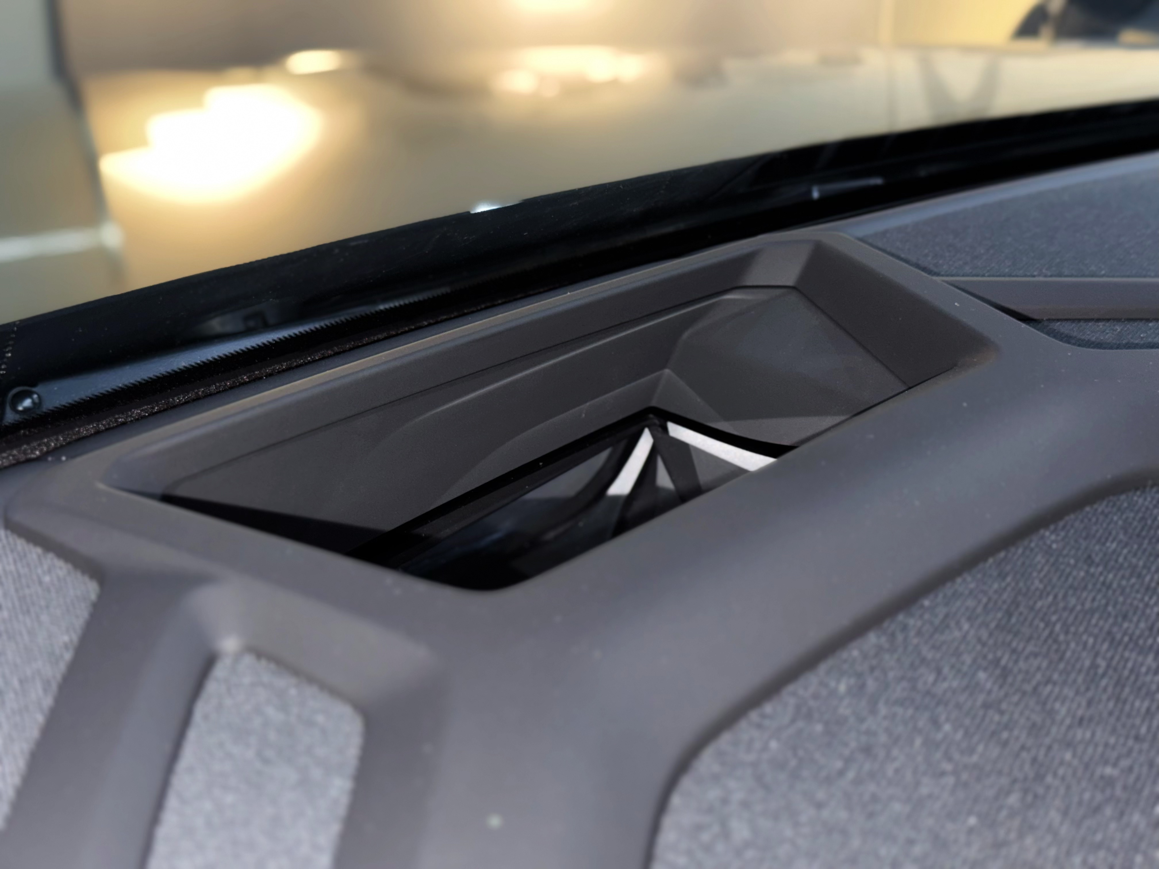 BMW XM 2025 صورة سيارة #18