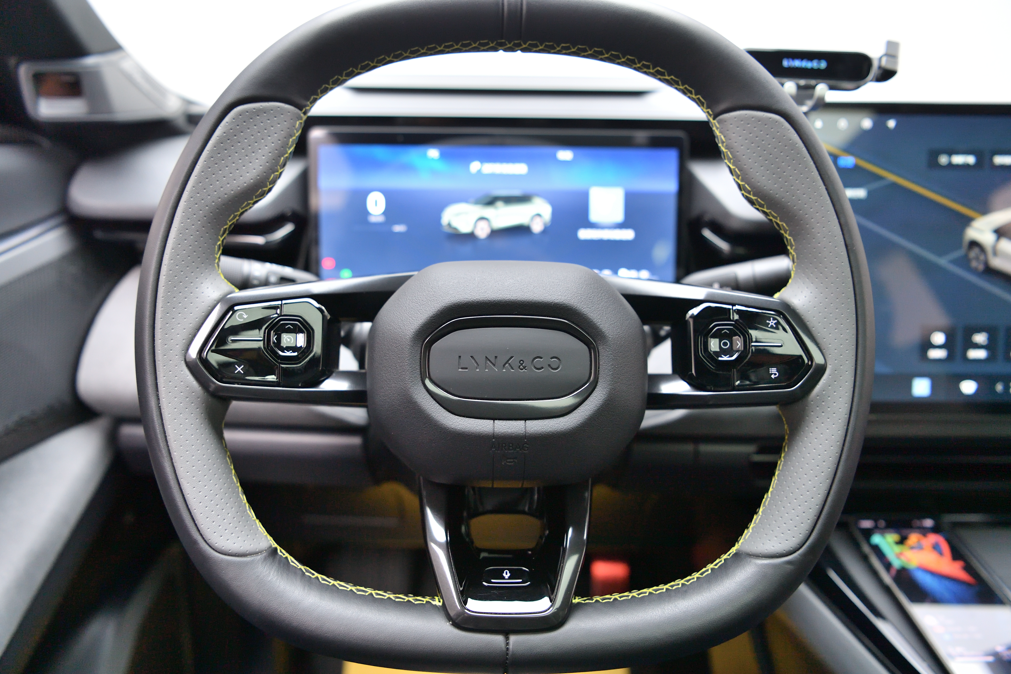 Lynk & Co 08 EM-P 2024 car image #18