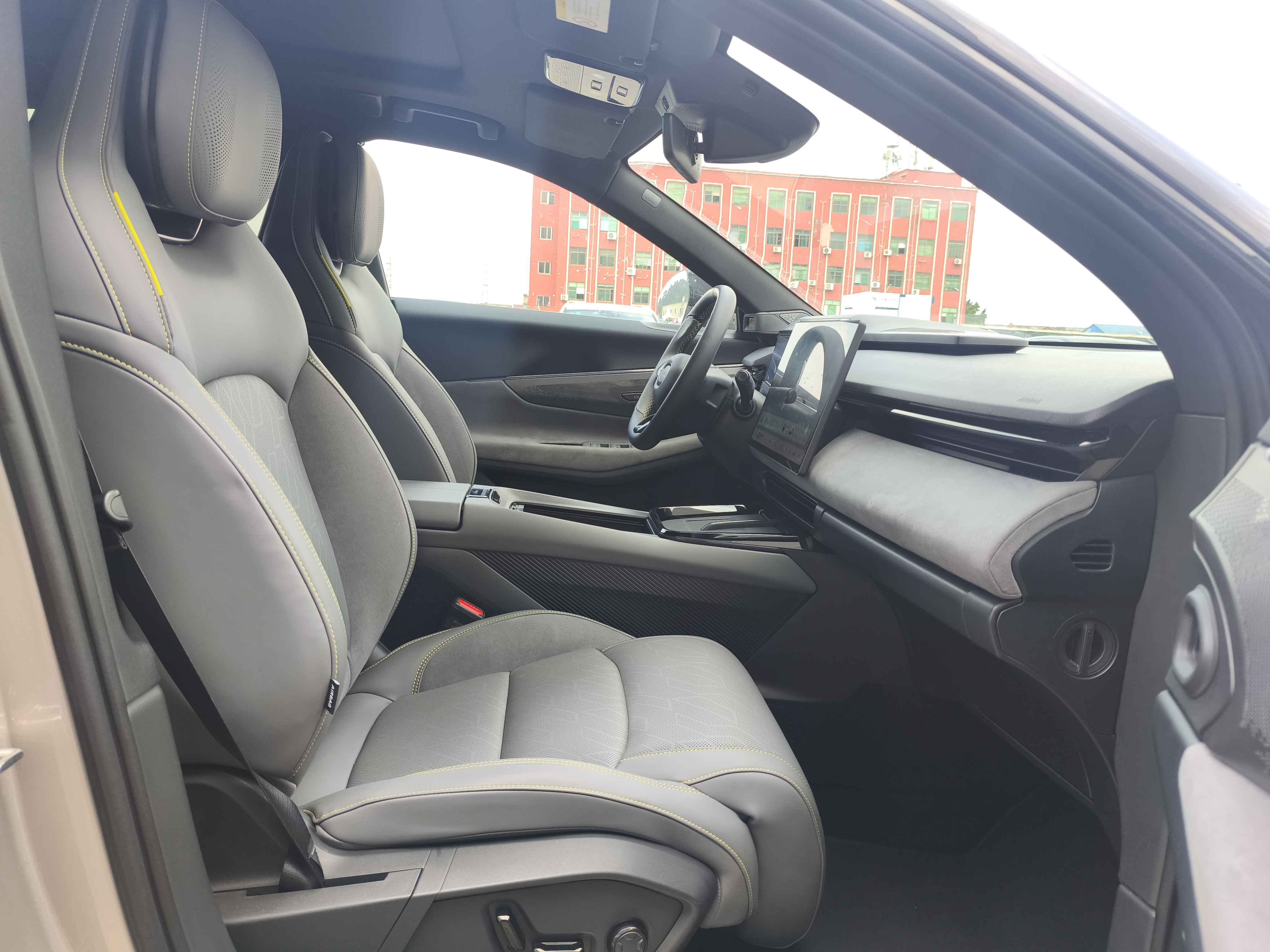 Lynk & Co 08 EM-P 2024 car image #18