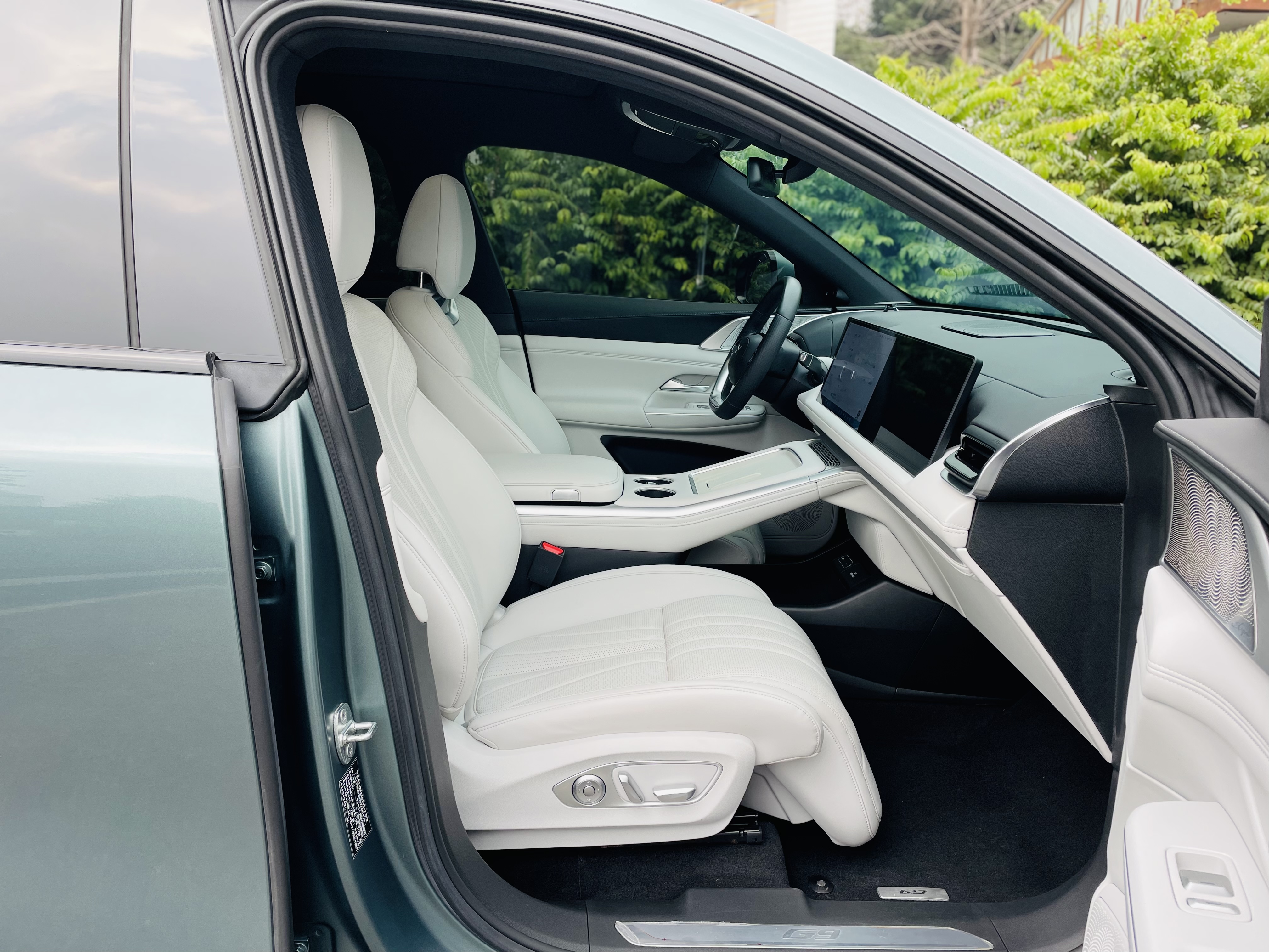 Xpeng G9 2024 car image #18