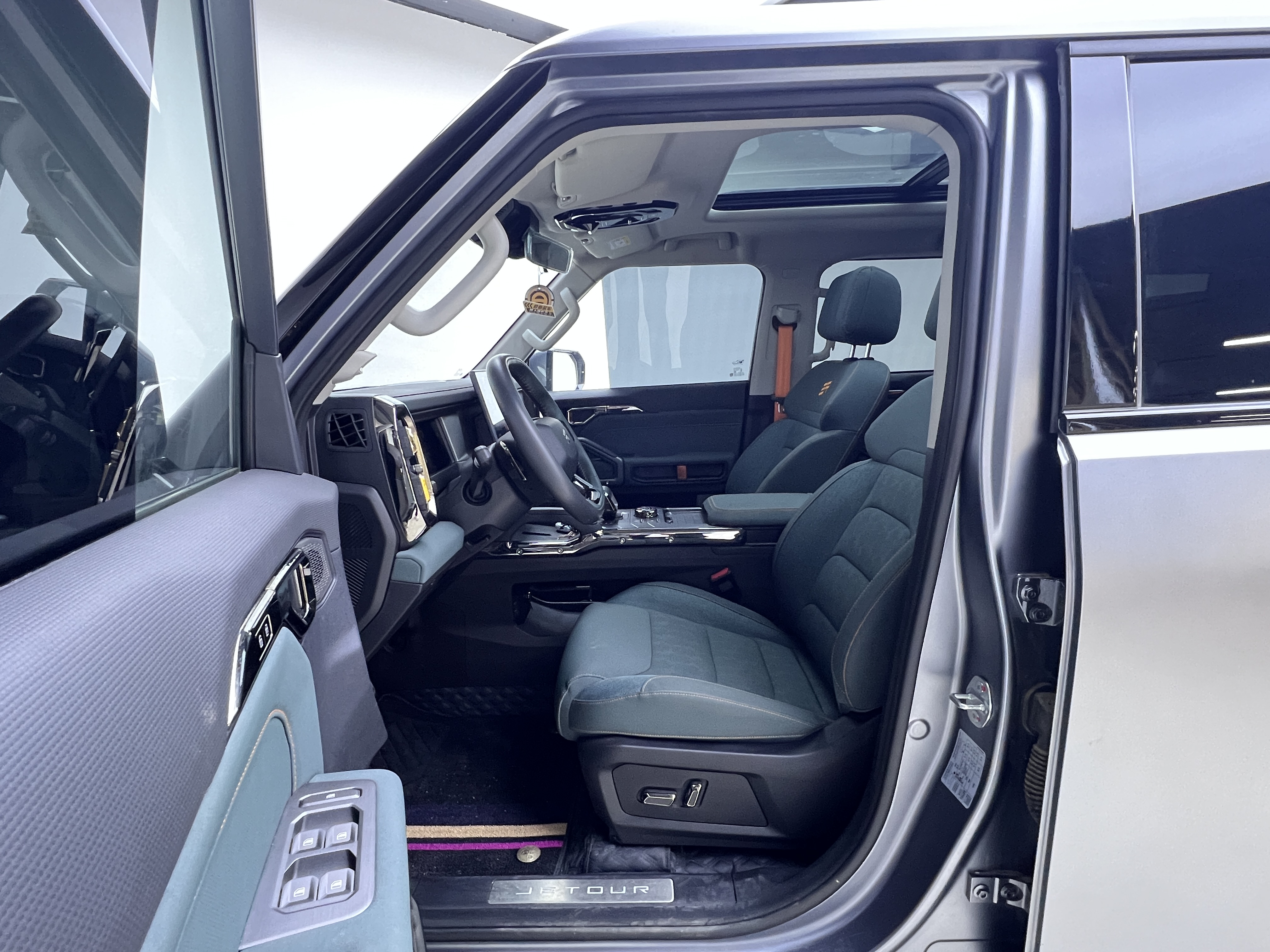 Jetour Traveller 2023 car image #18