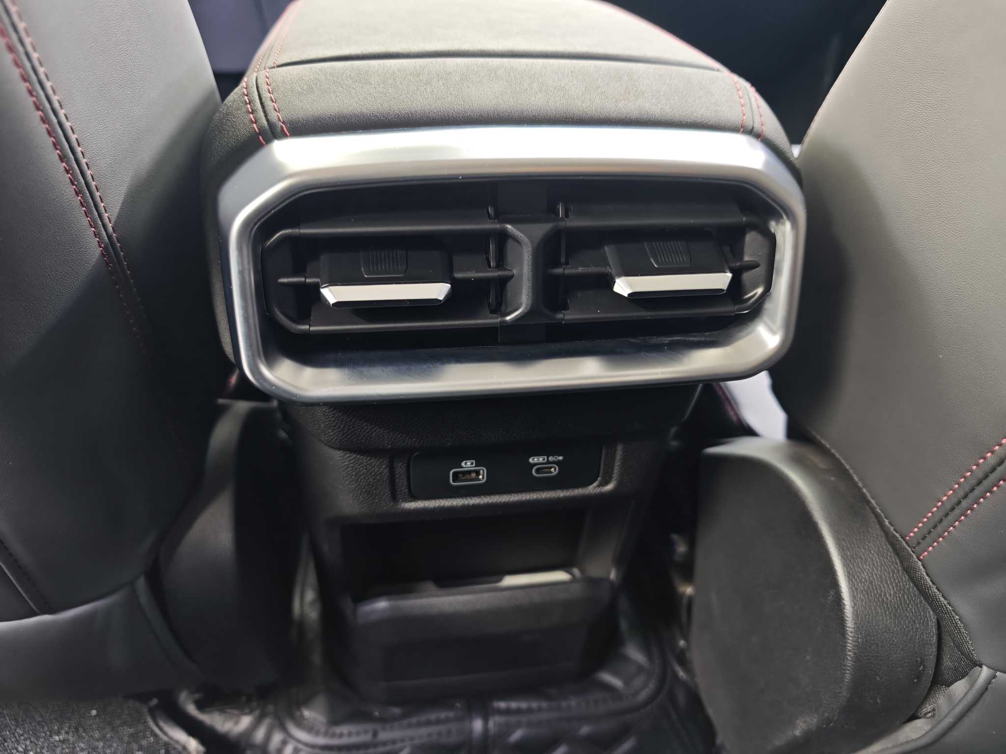 Jetour Traveller 2024 car image #18