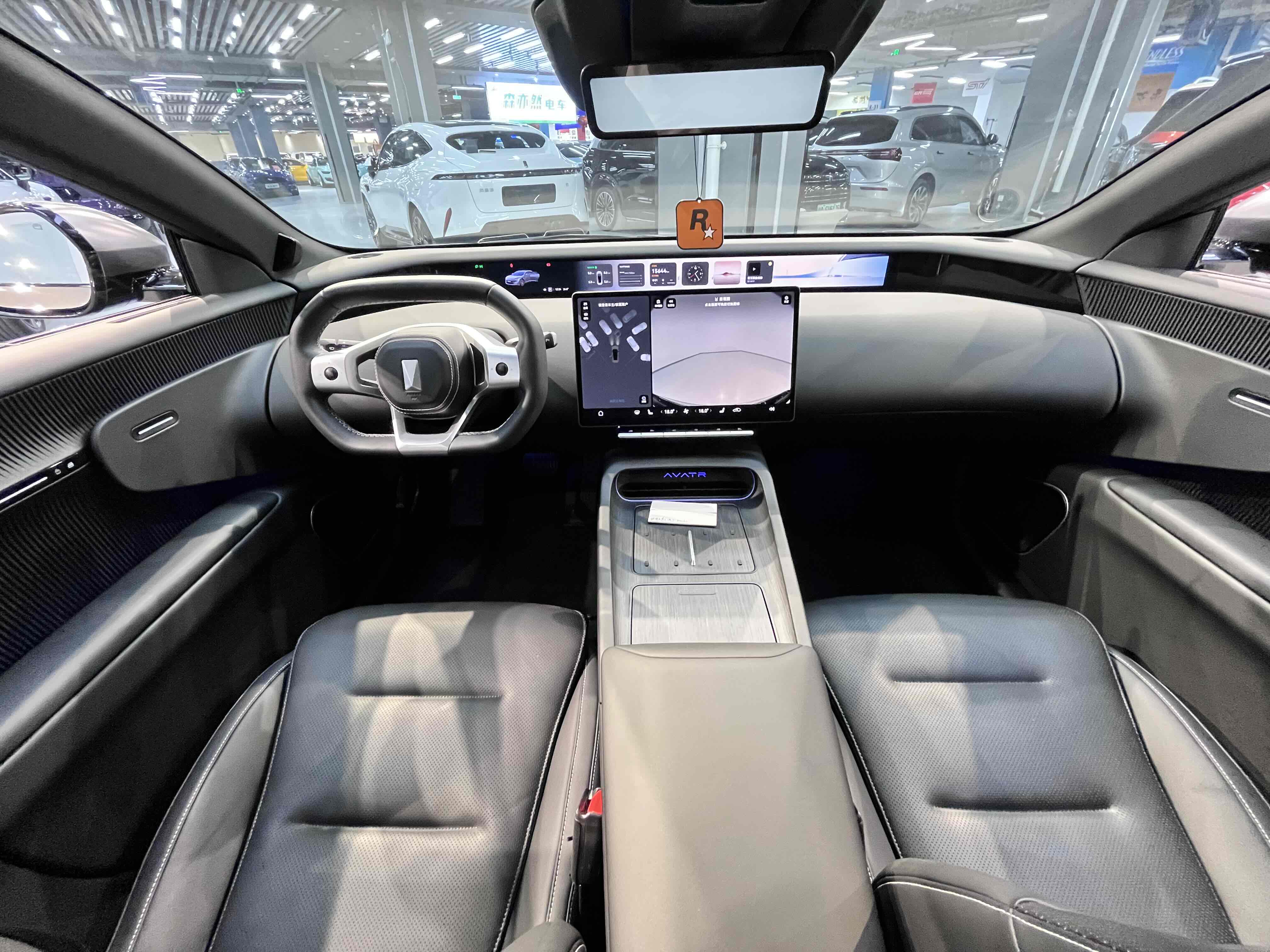 Avatr 12 2024 car image #18