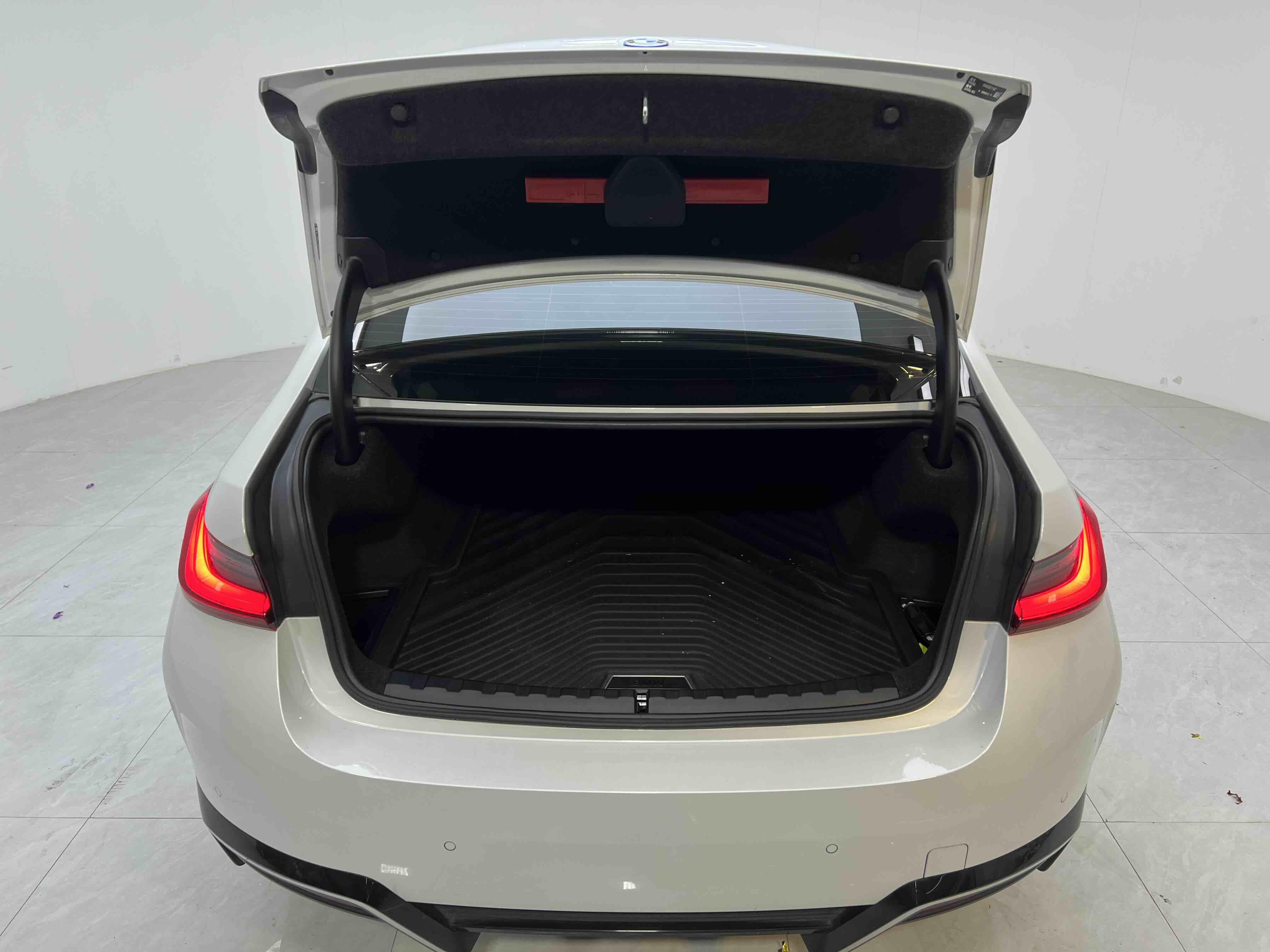 BMW i3 2023 car image #18