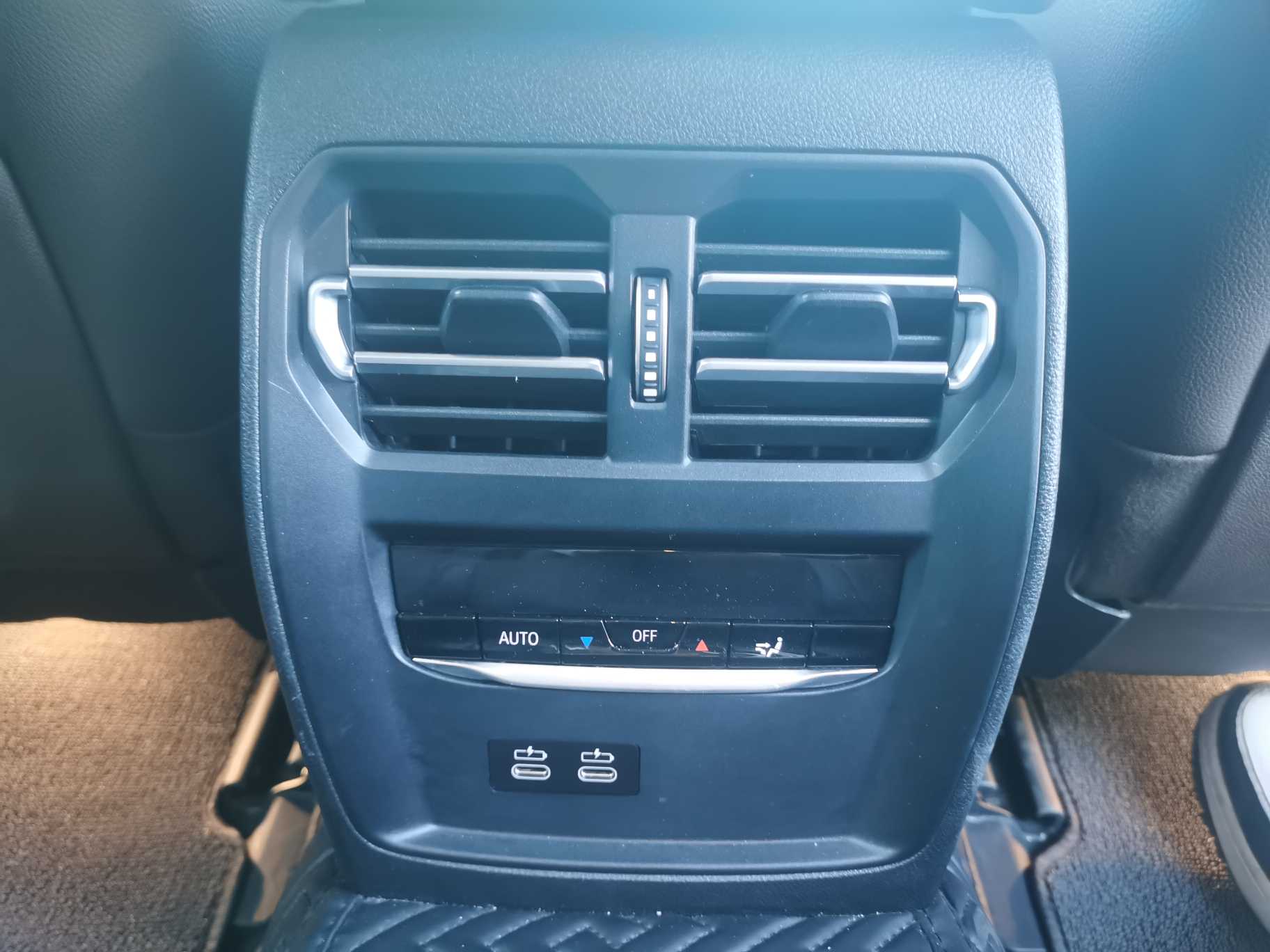 BMW i3 2024 car image #18