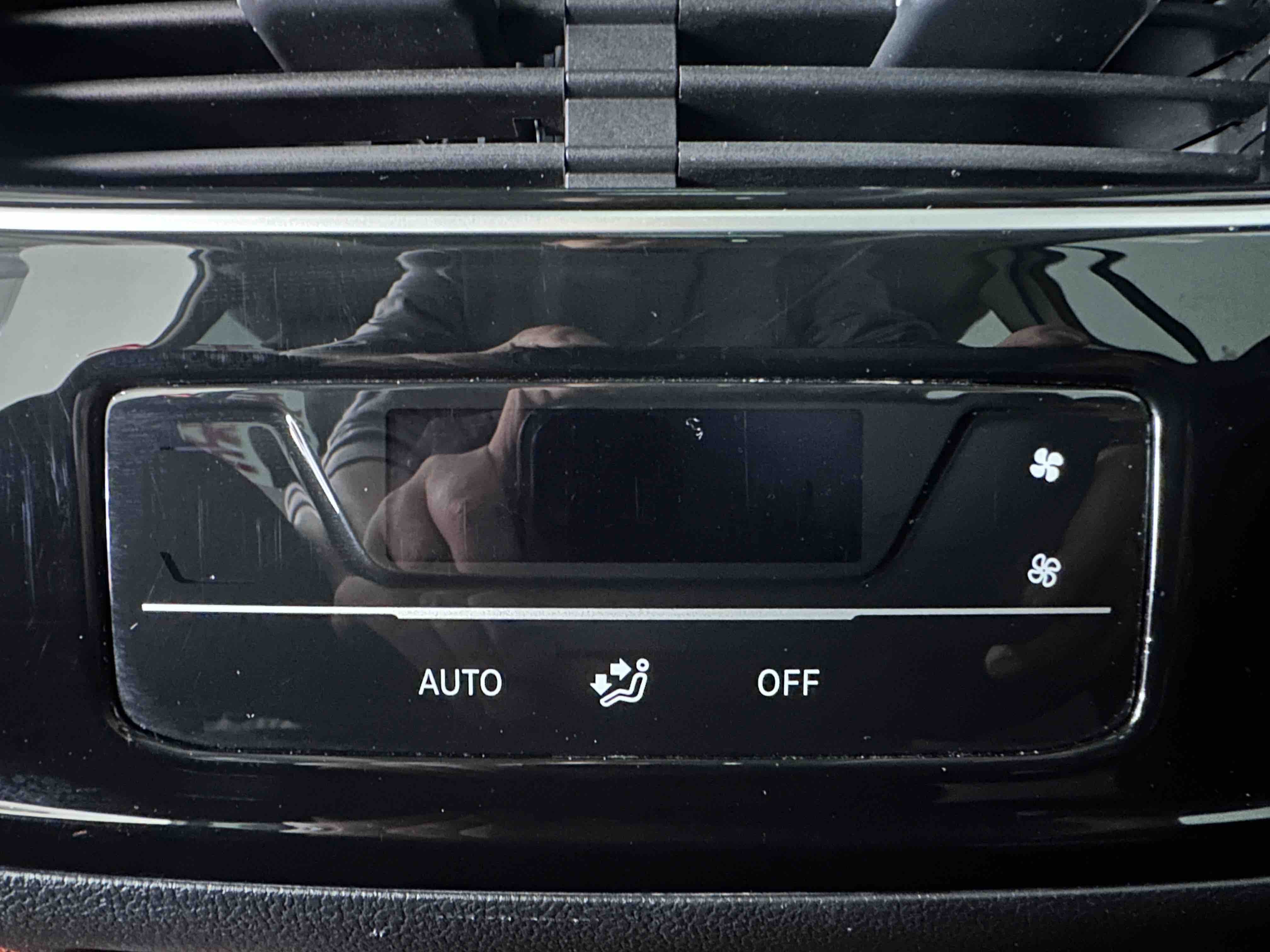 Volkswagen Tavendor 2024 car image #18