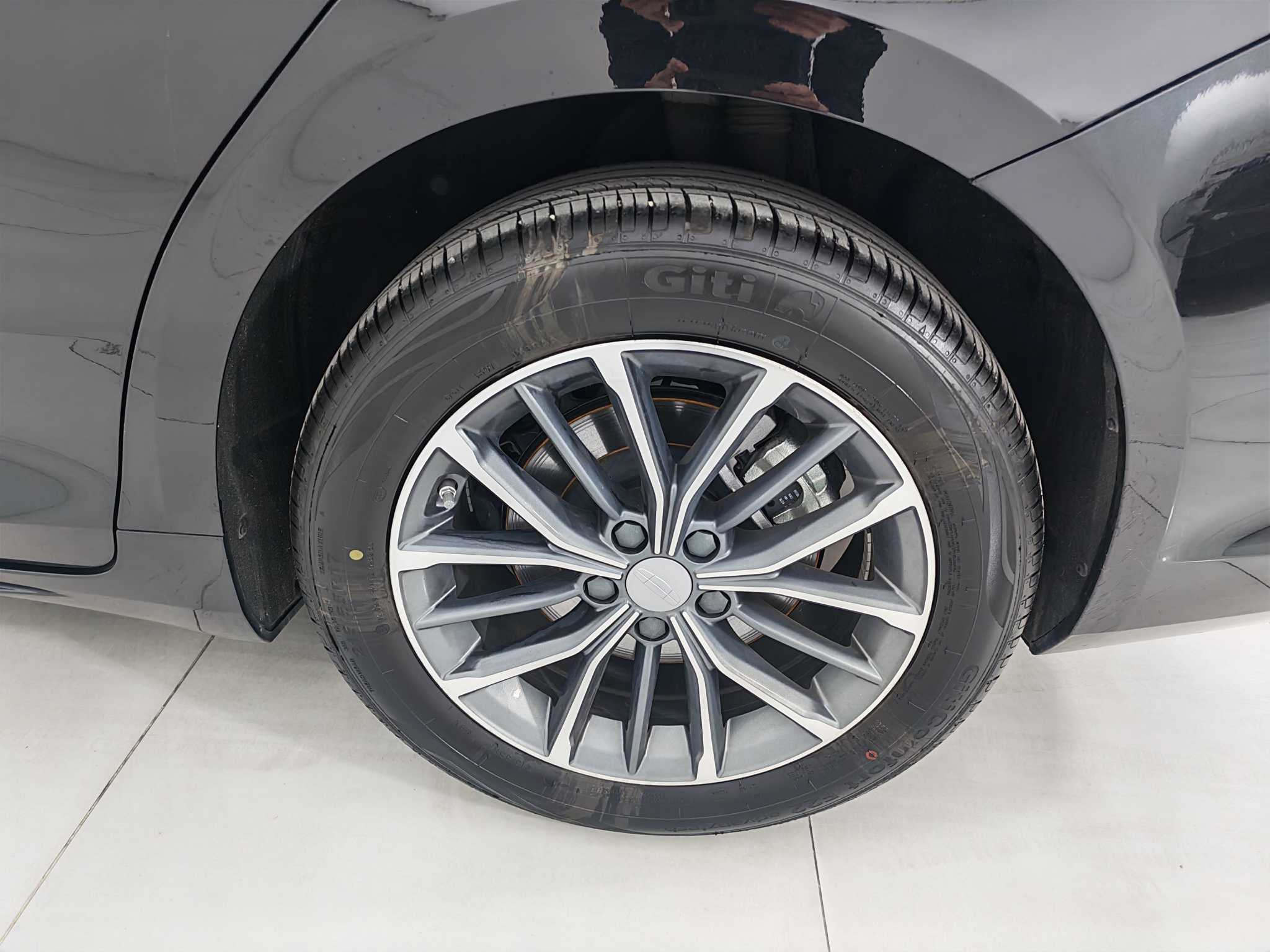 2025 car image #18