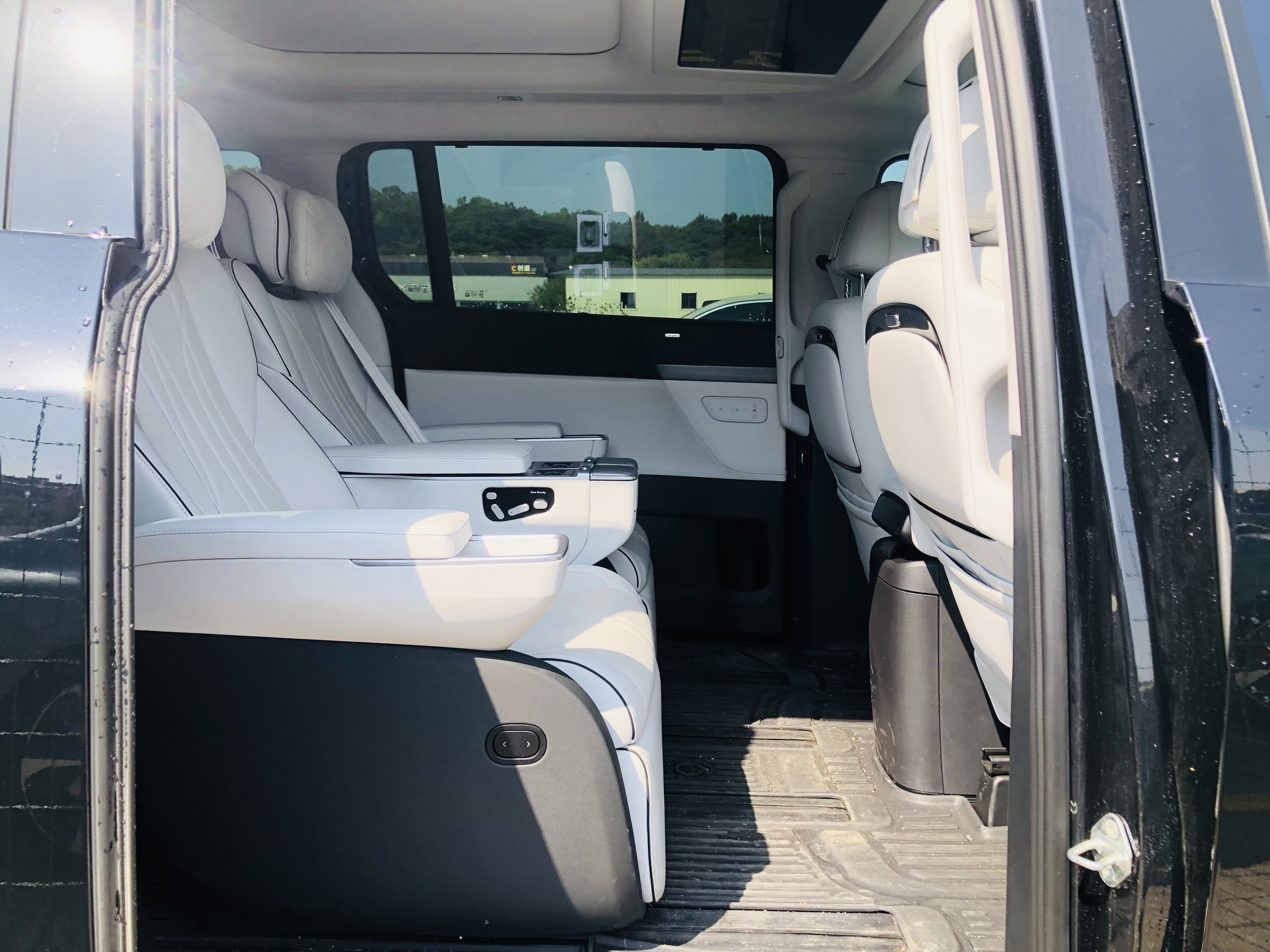 Xpeng X9 2025 изображение автомобиля #18