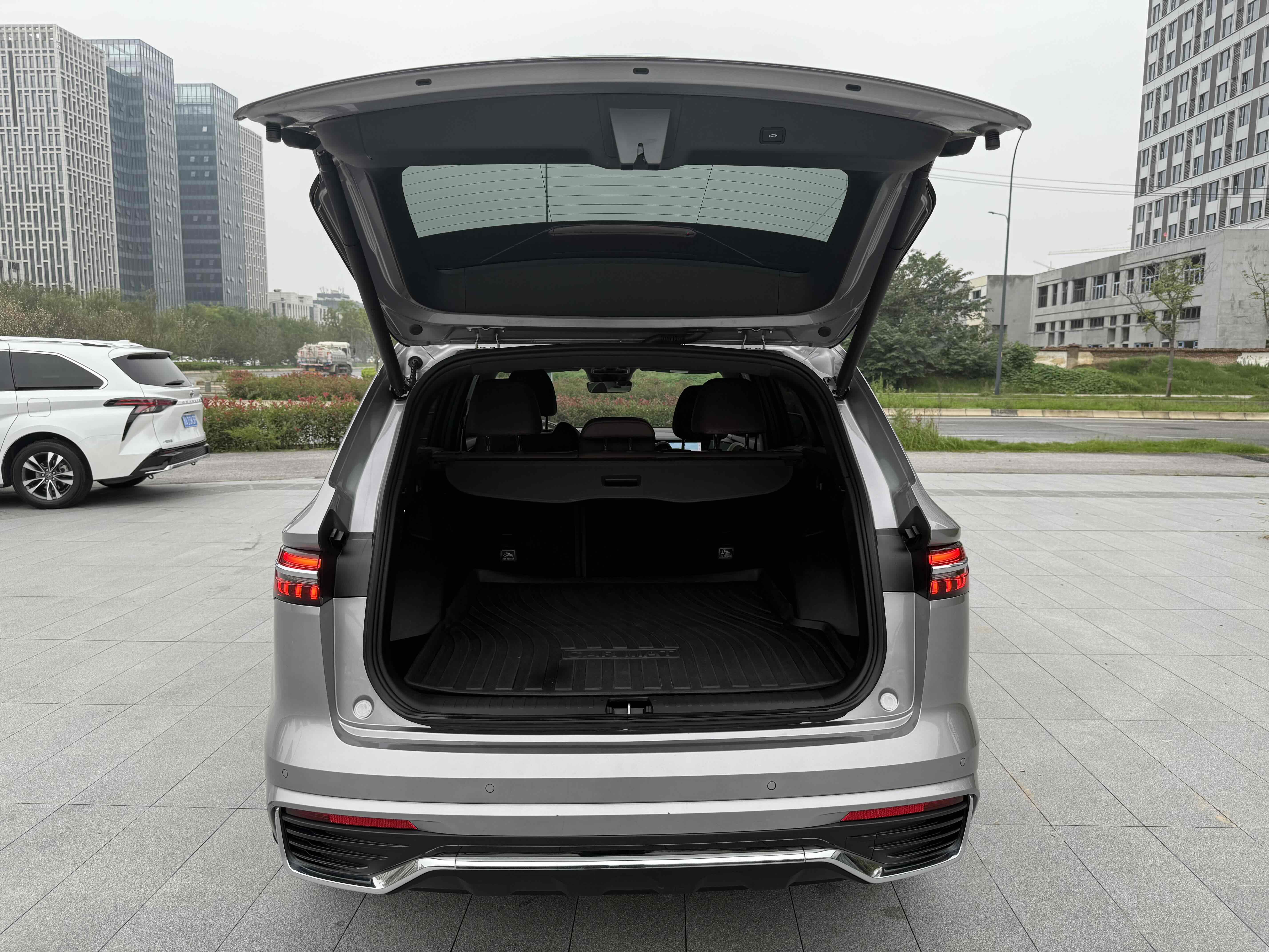 GEELY Tugella 2024 #18 GEELY Tugella 2024 car image #18