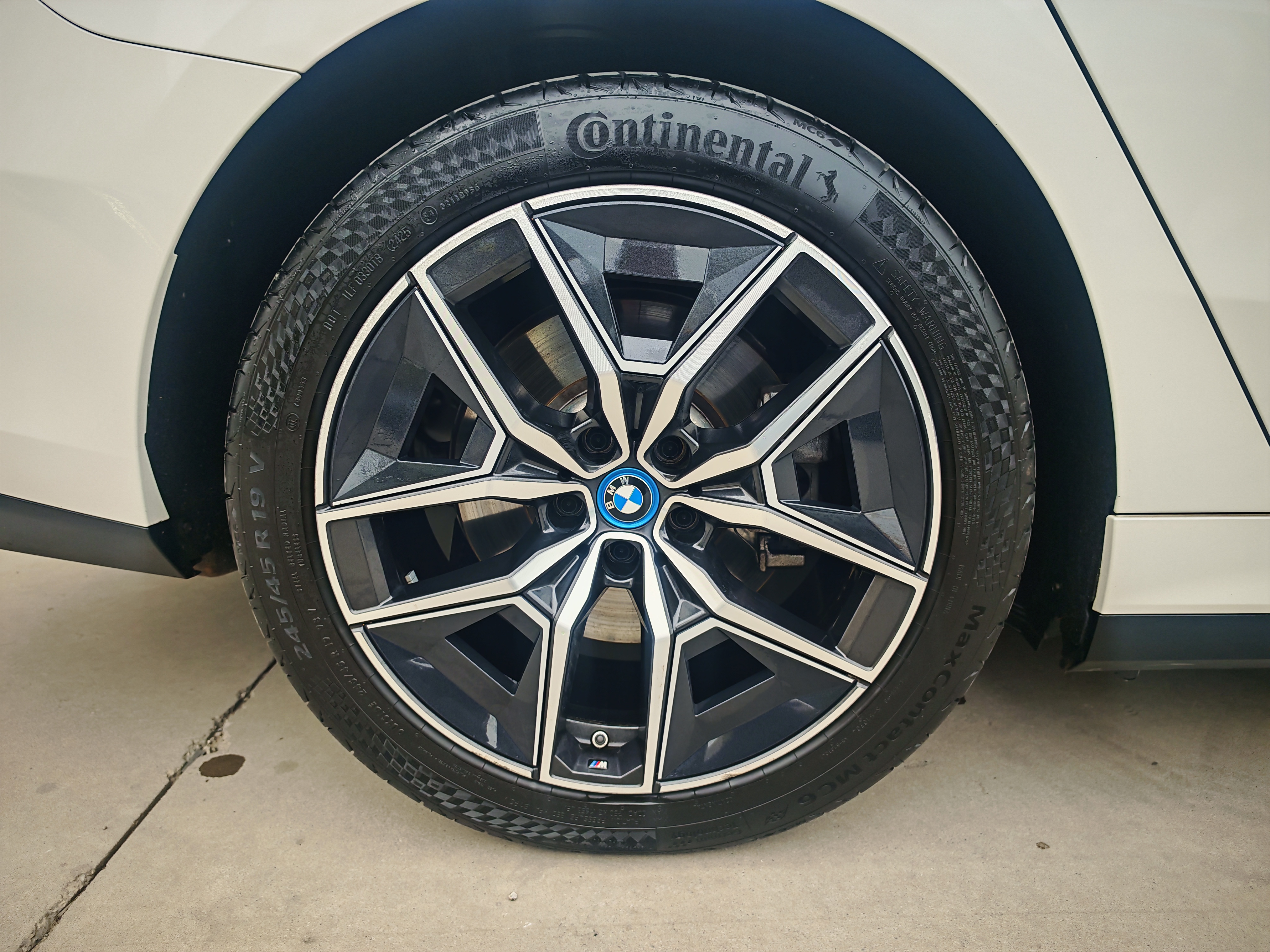 BMW i5 M60 2024 #18 BMW i5 M60 2024 car image #18