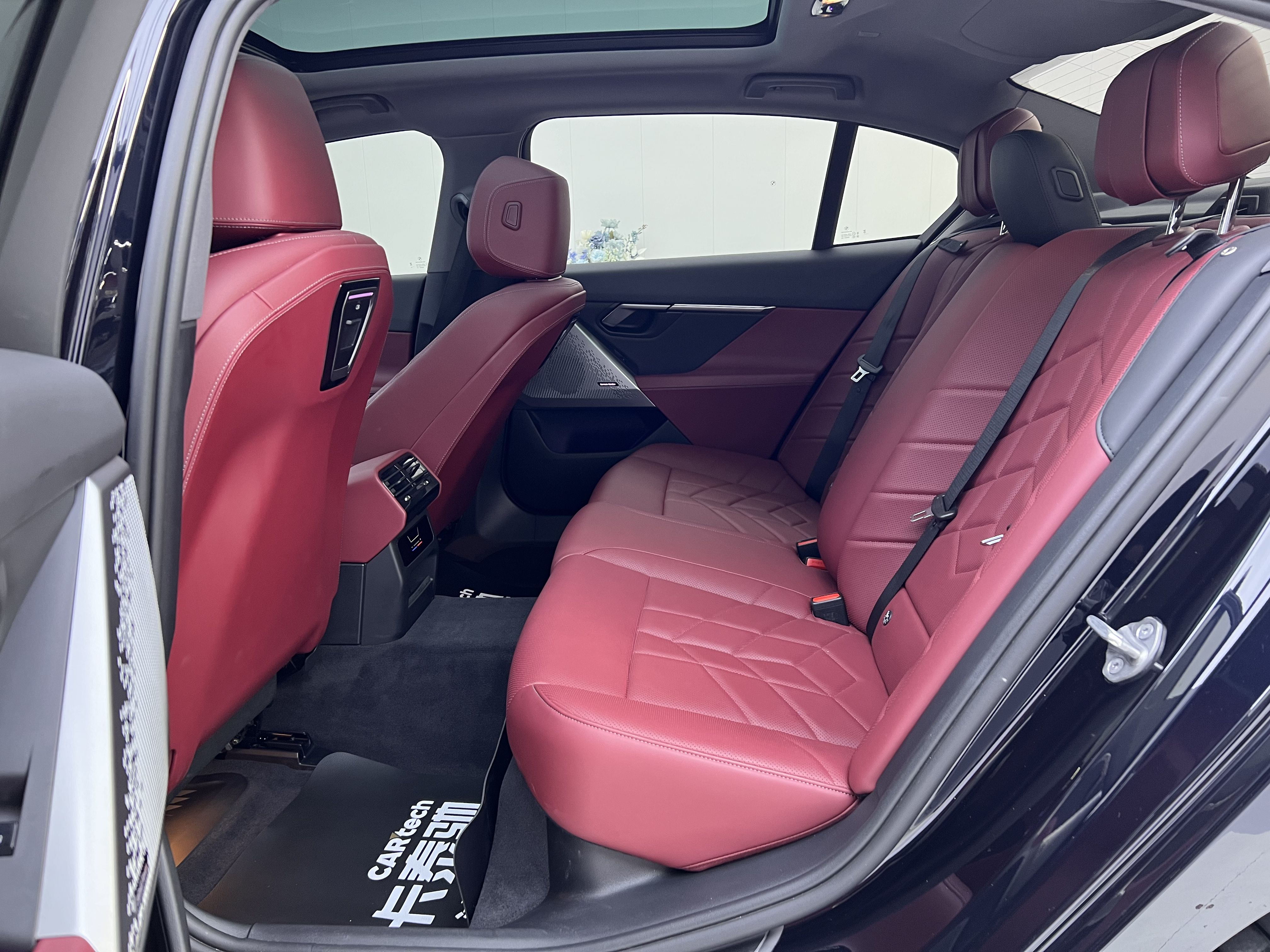 BMW 5 Series 2024 car image #18