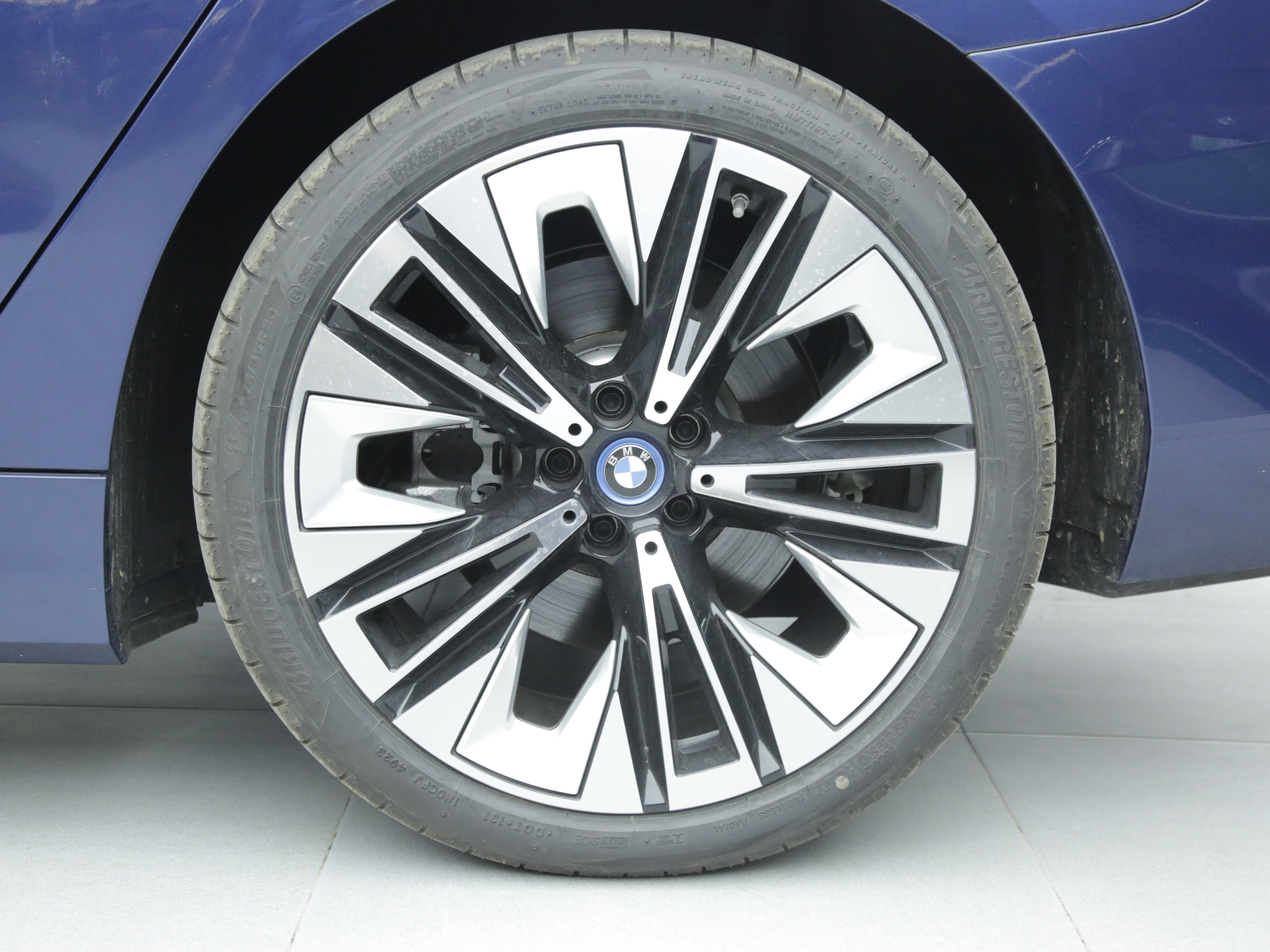 BMW i5 2025 car image #18