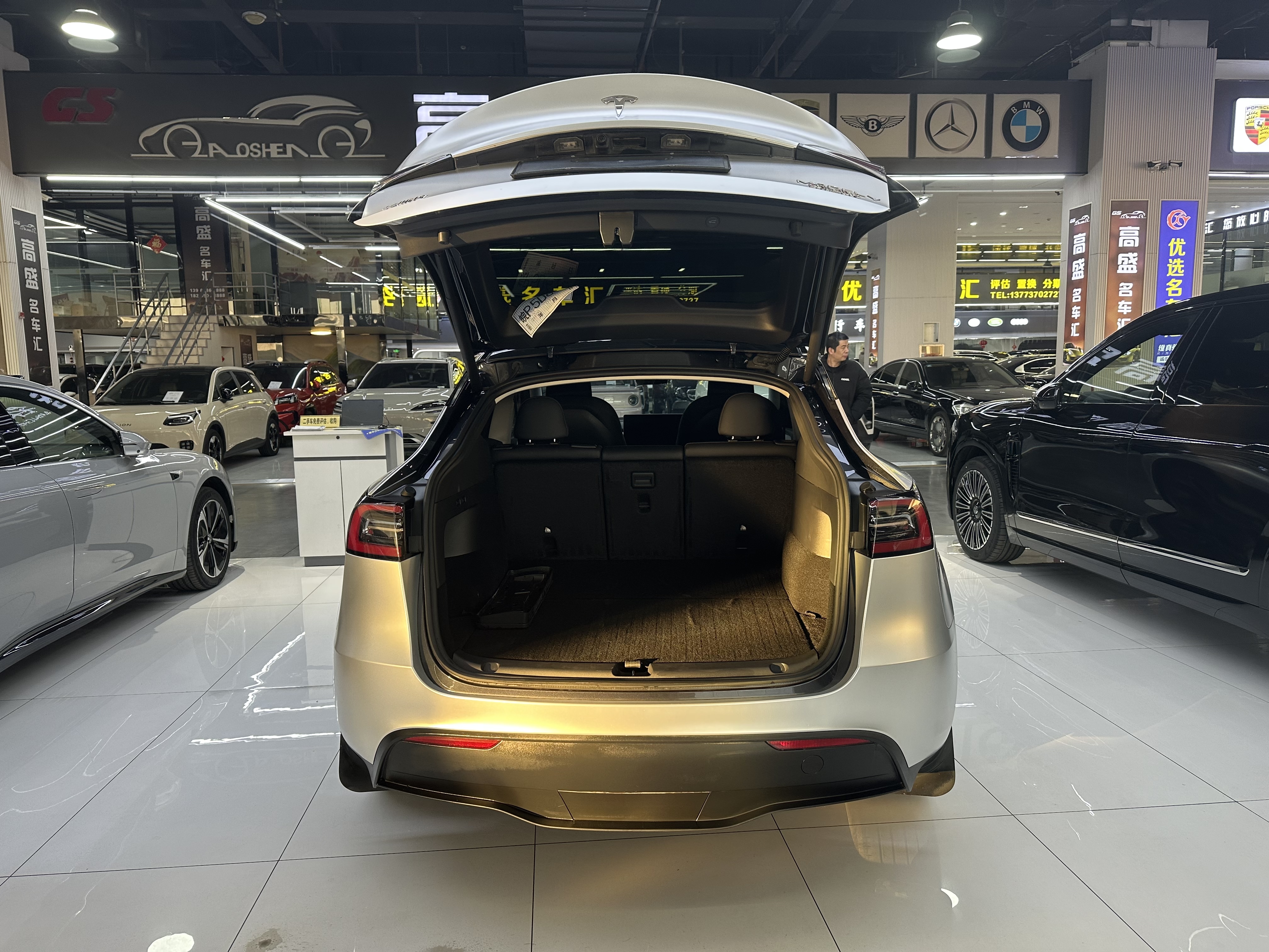 Tesla Model Y 2024 car image #18