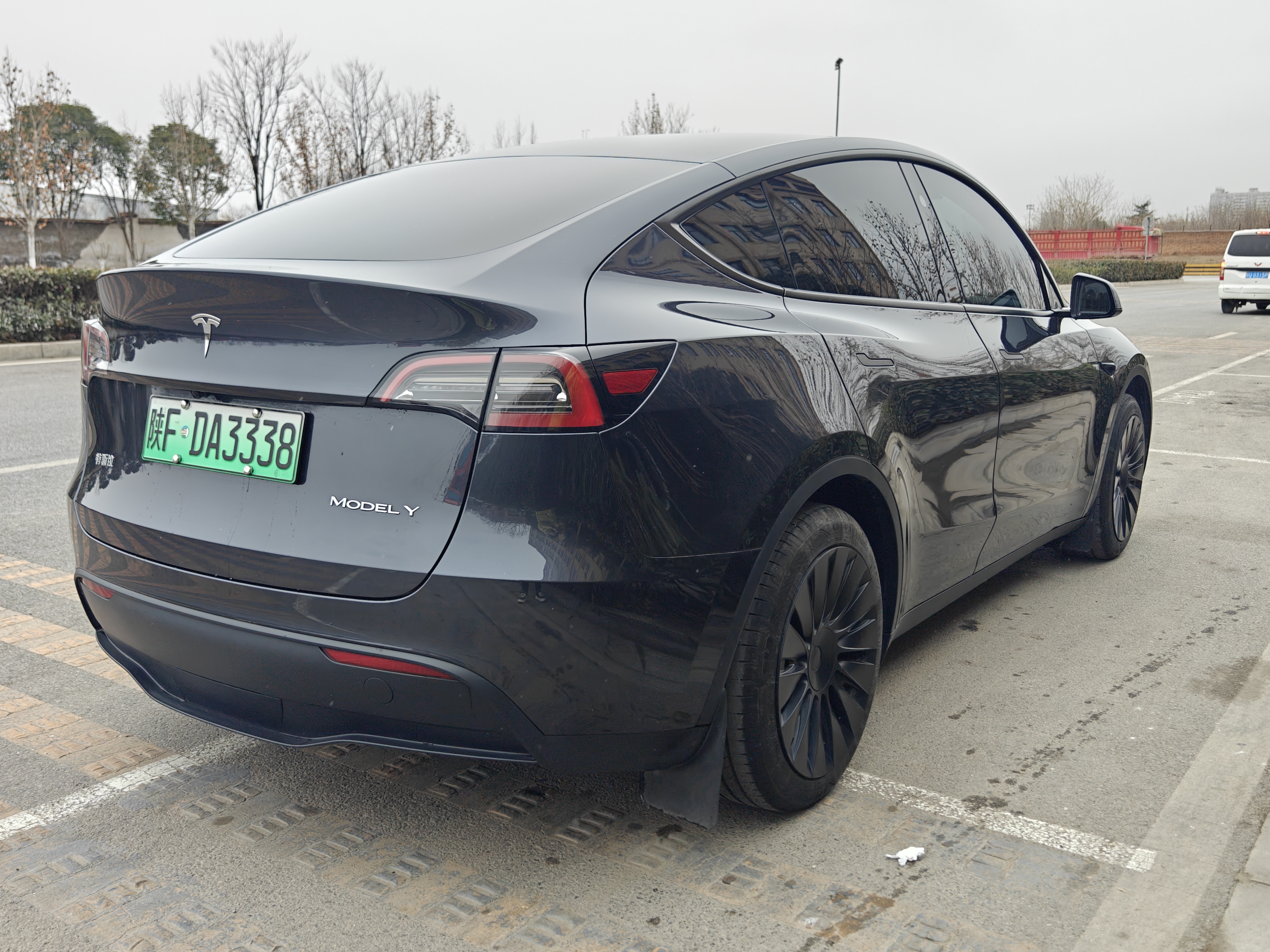Tesla Model Y 2024 car image #18