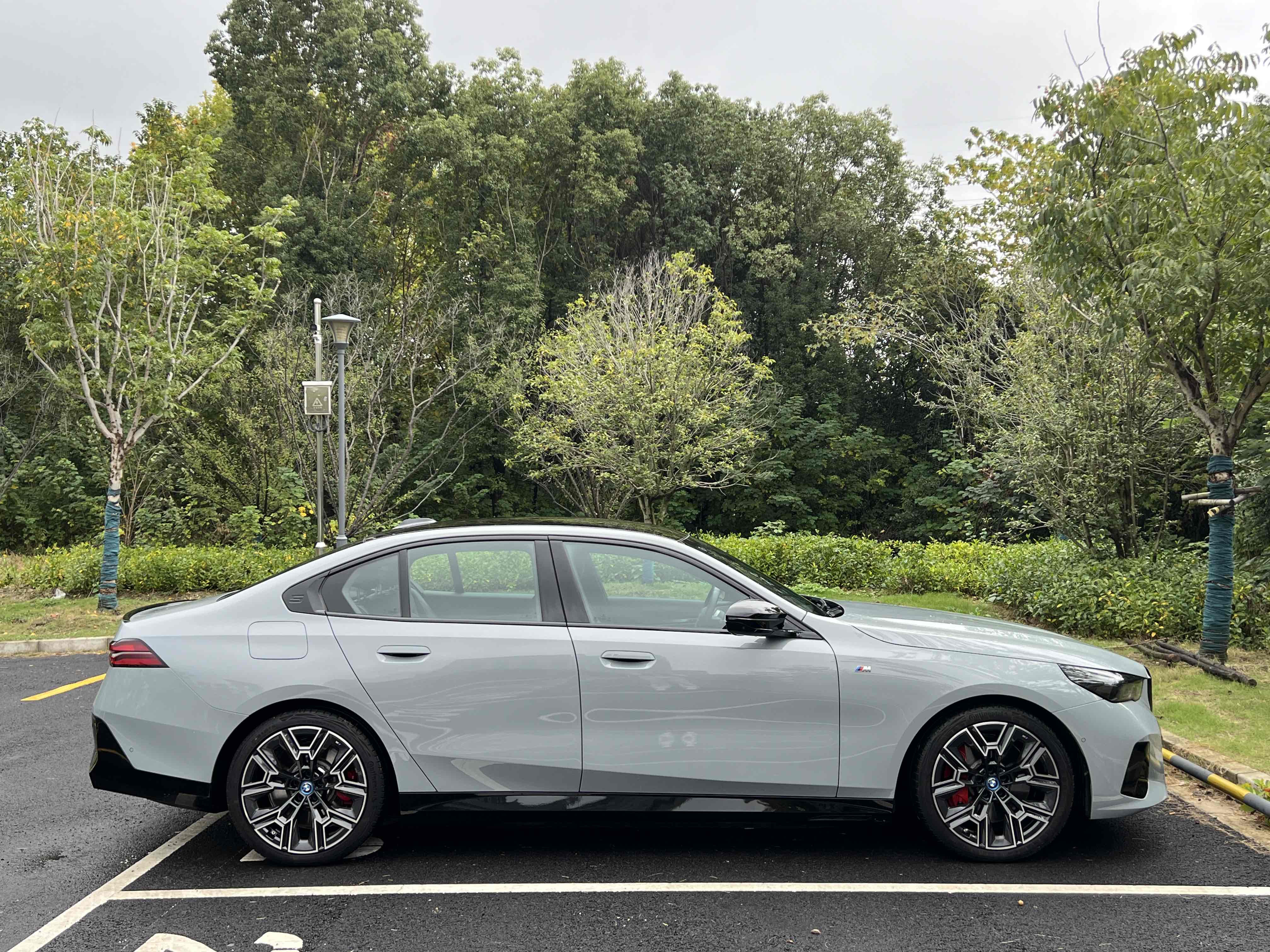 BMW i5 M60 2025 #18 BMW i5 M60 2025 car image #18