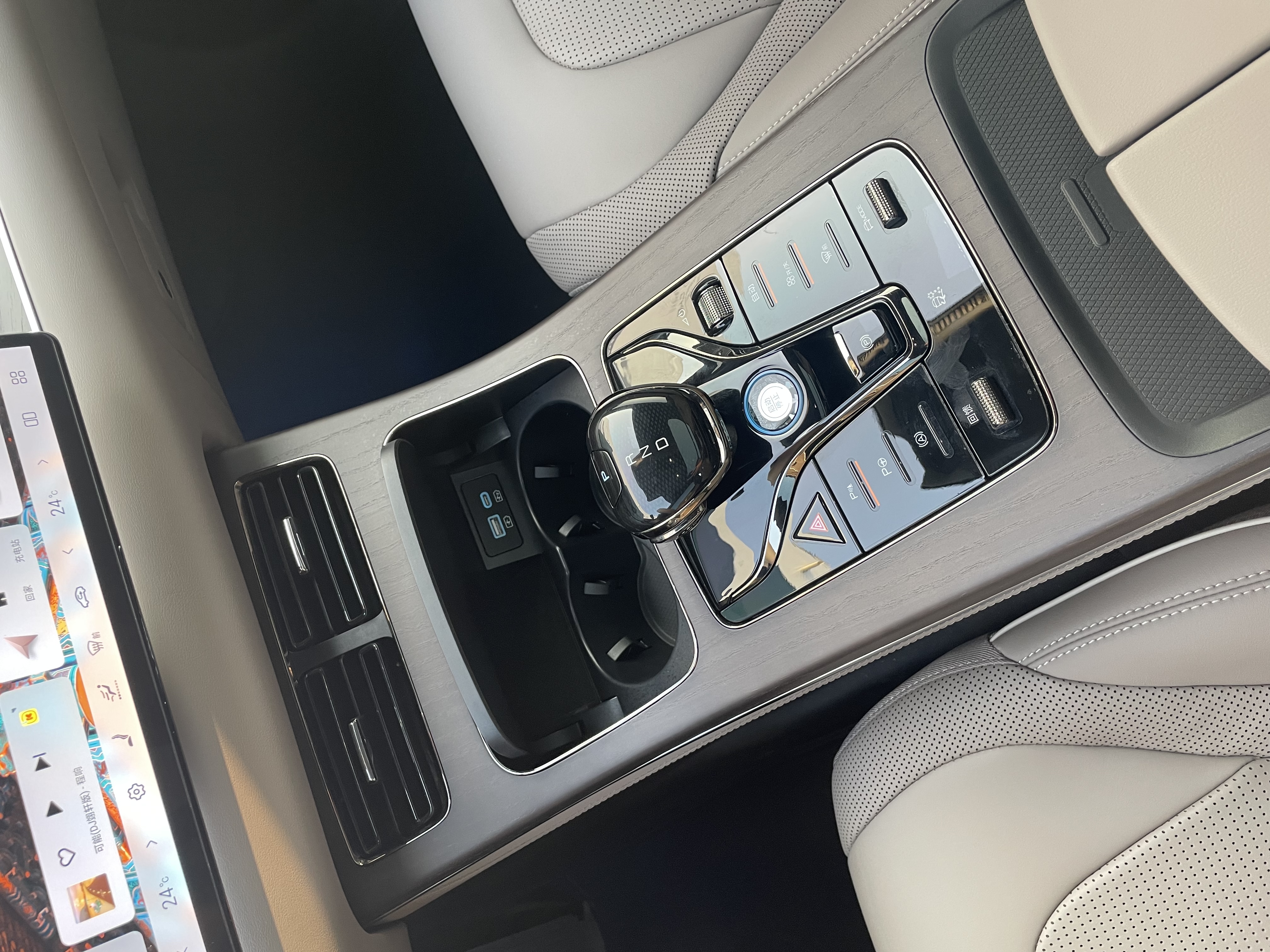 BYD Han 2024 car image #18