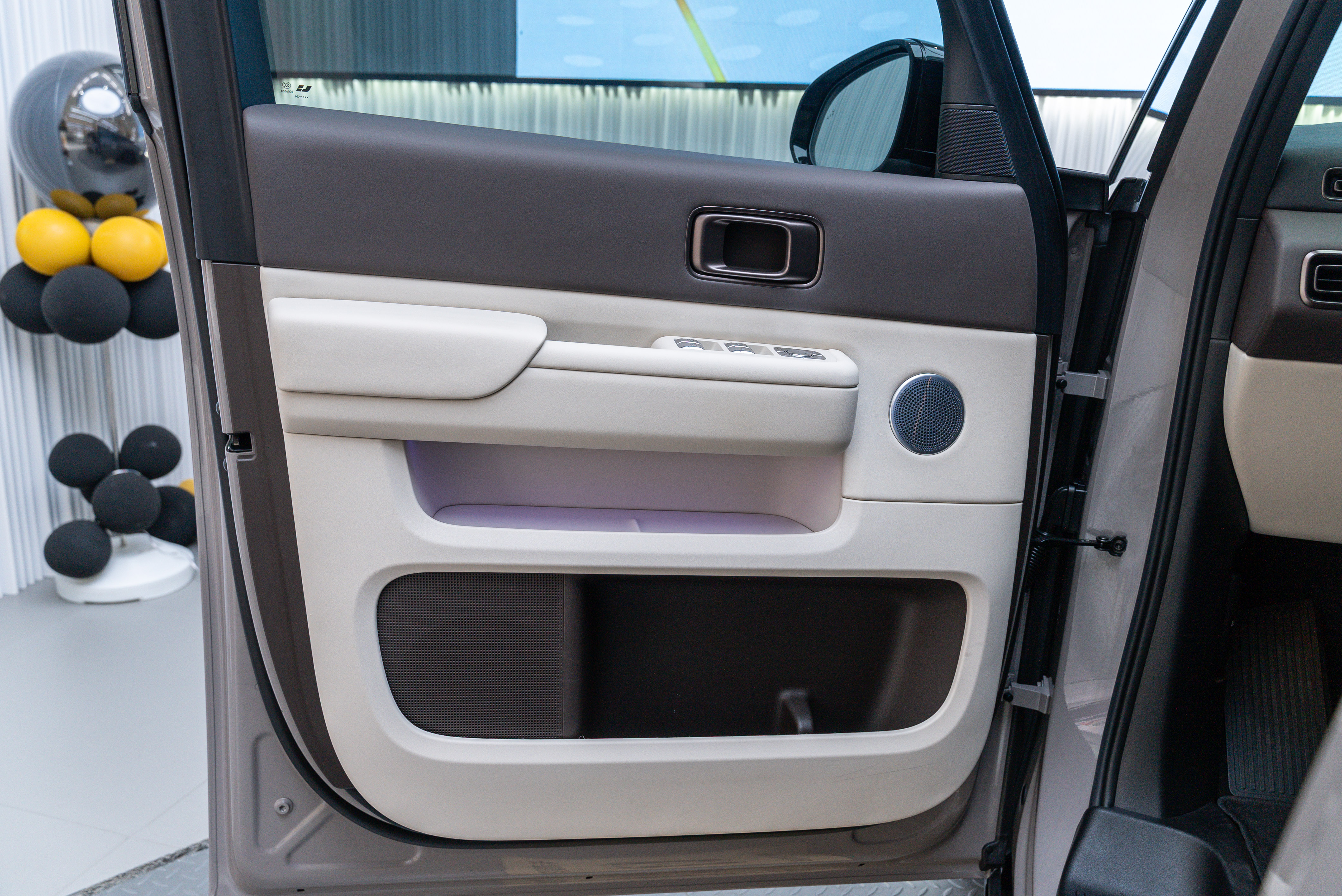 理想汽车 理想MEGA 2024 汽车图片 #18