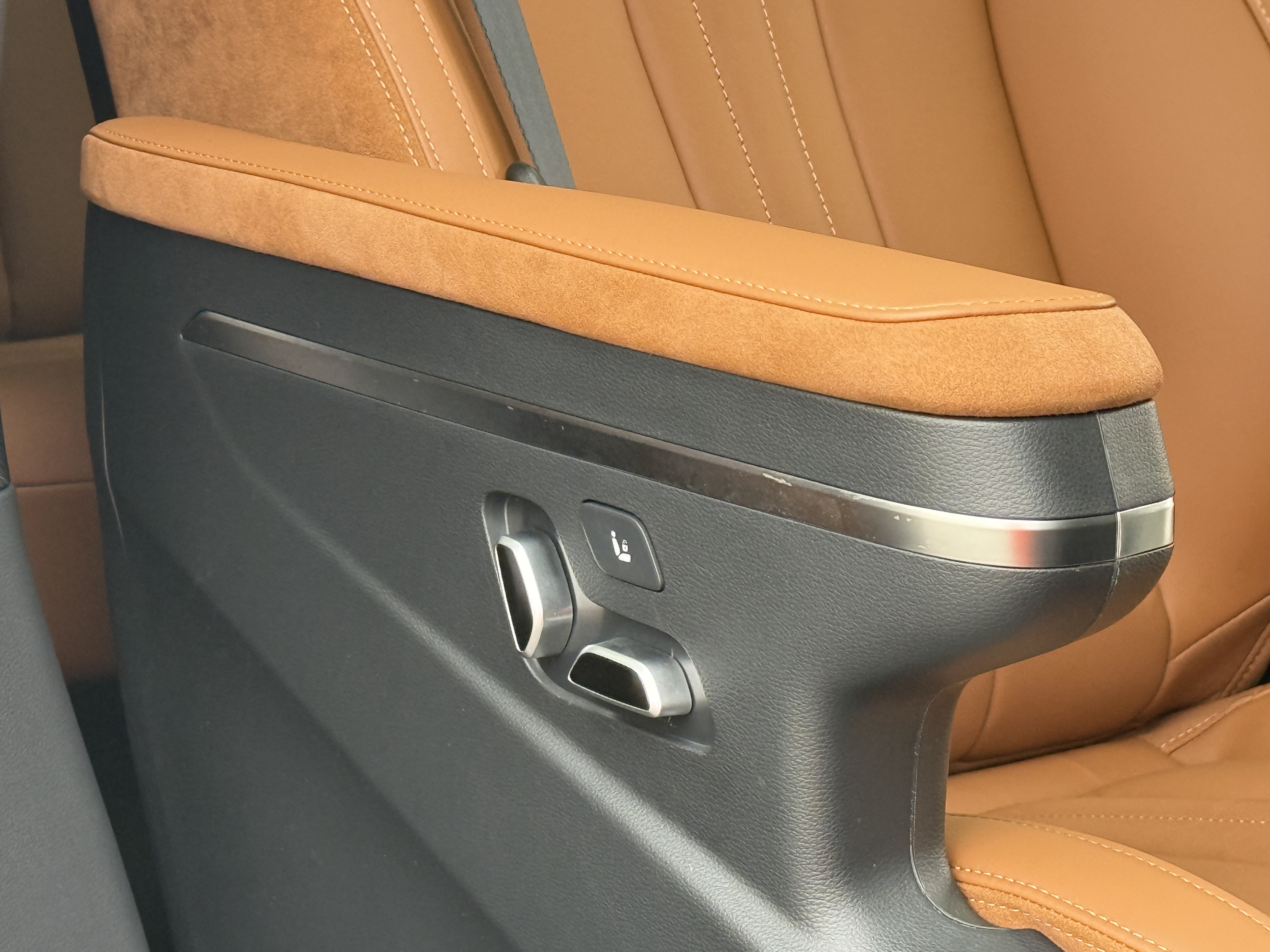 HongQi HQ9 PHEV 2024 #18 HongQi HQ9 PHEV 2024 car image #18