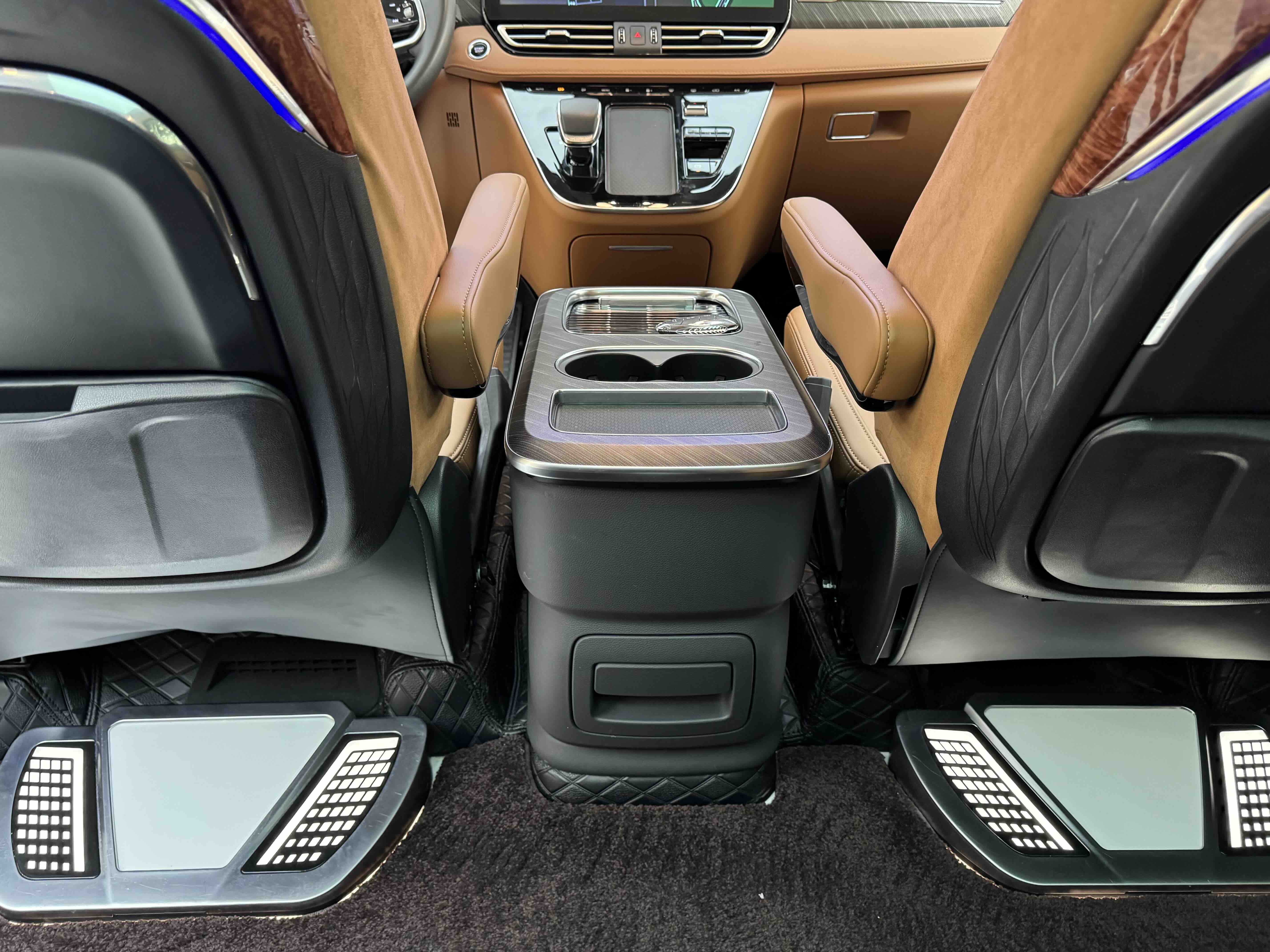 HongQi HQ9 PHEV 2024 #18 HongQi HQ9 PHEV 2024 car image #18