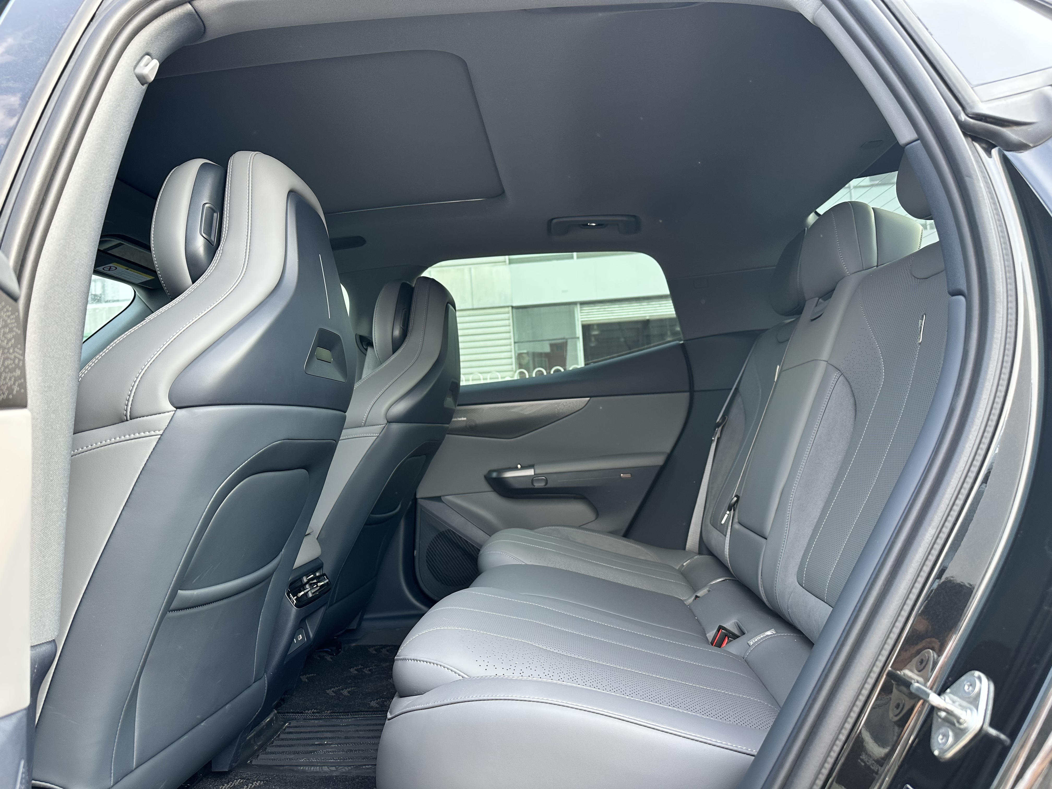 Lynk & Co 07 EM-P 2025 car image #18