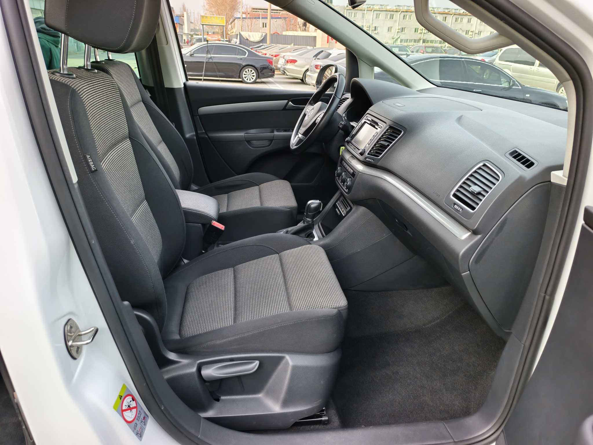 Volkswagen Sharan 2016 صورة سيارة #18