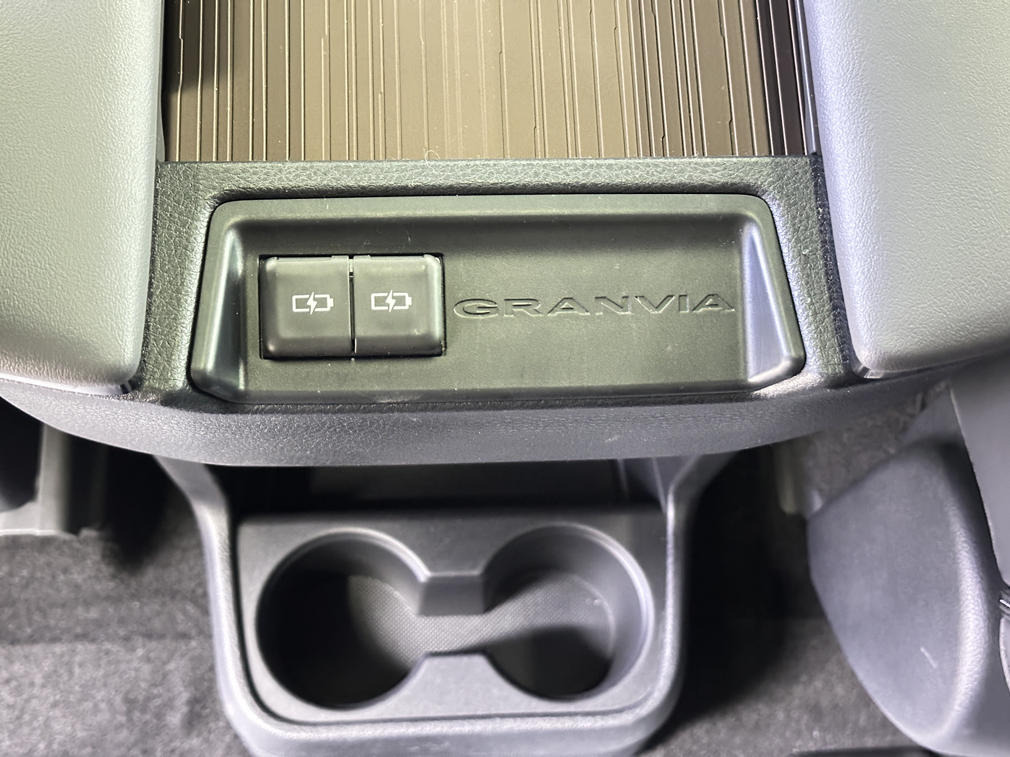 Toyota Granvia 2024 car image #18